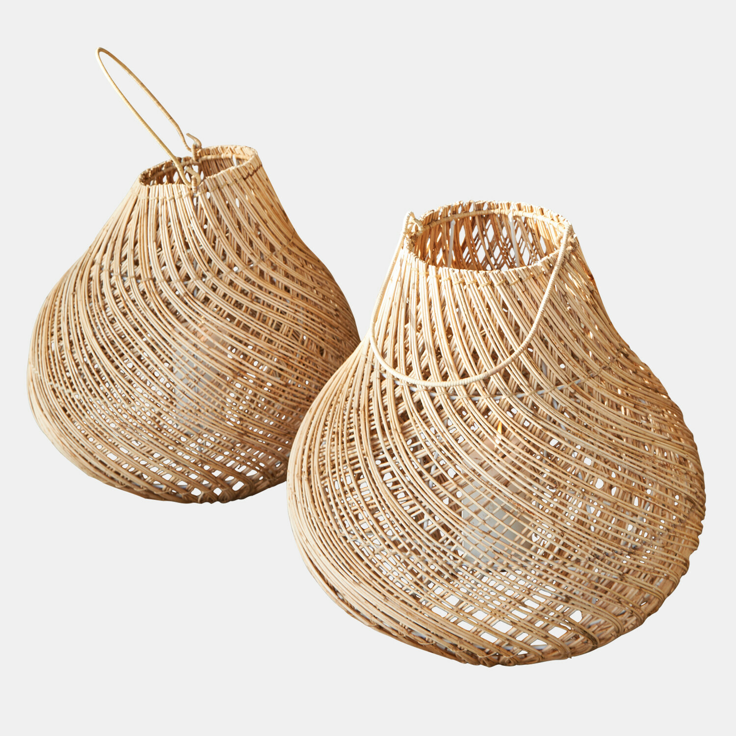 Lot de 2 lanternes Stormea Deux lanternes en rotin naturel beige, éclairage décoratif pour intérieur et extérieur