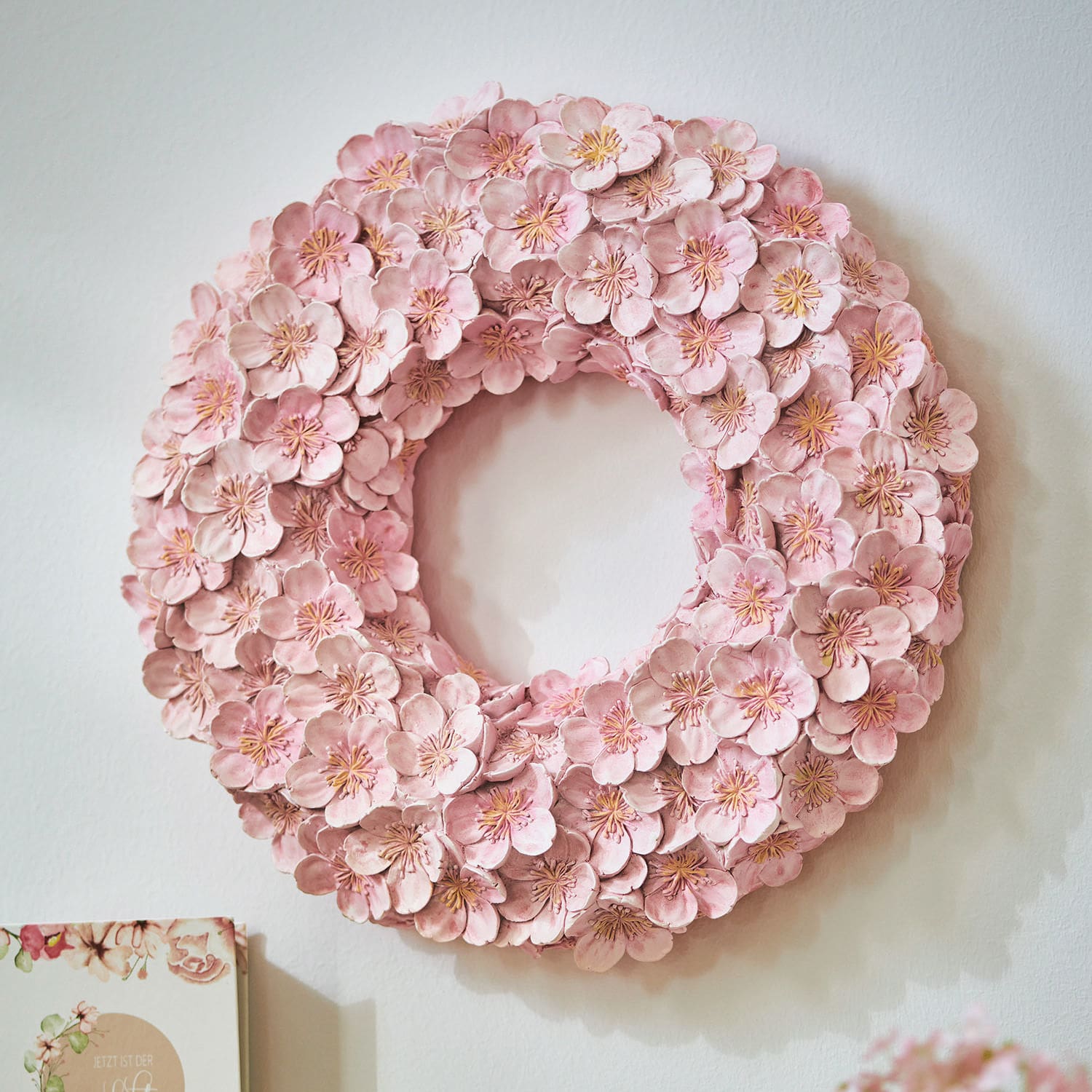 Couronne Garlan Couronne murale décorative en fleurs roses en tissu, décoration intérieure élégante.