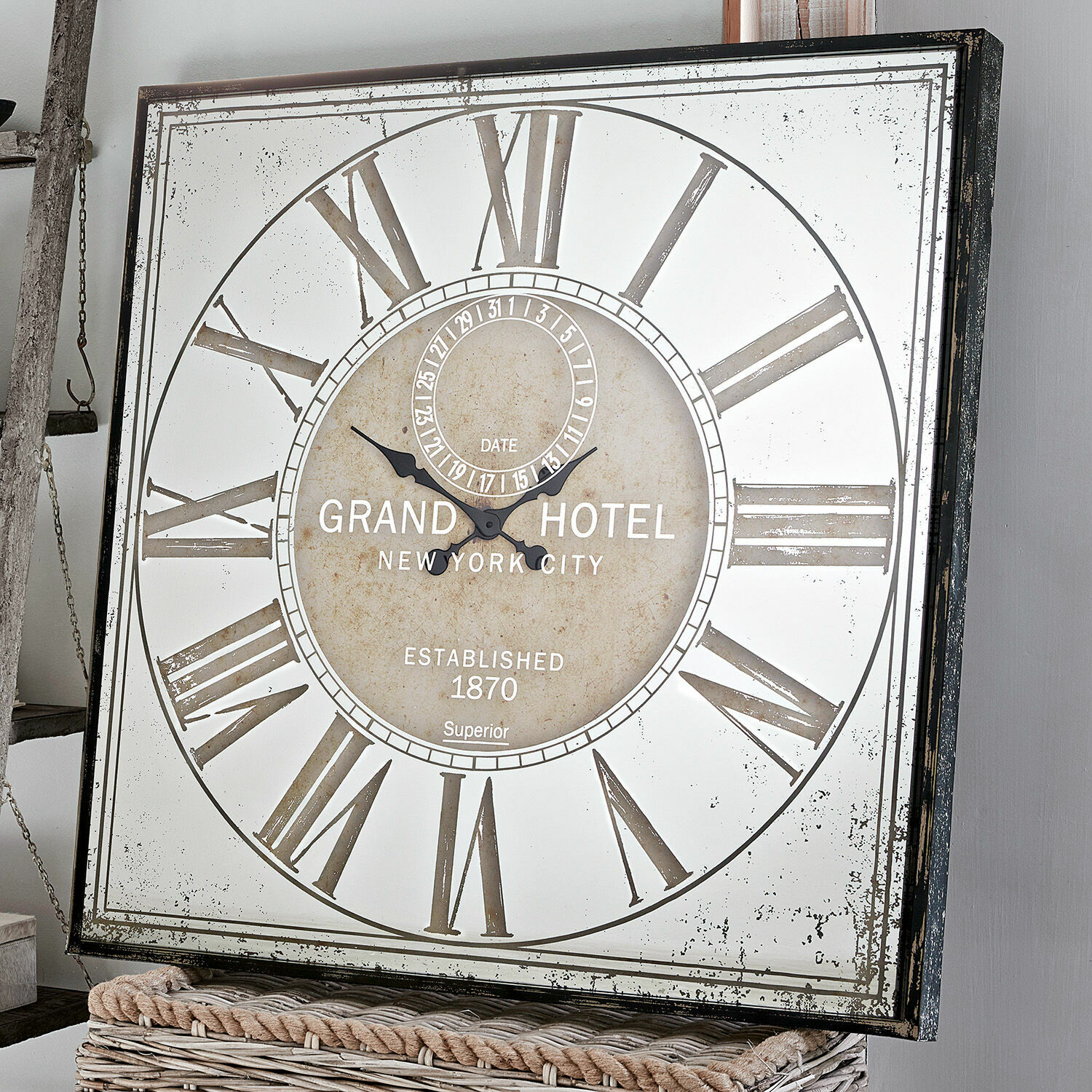Klok Mirads Vierkante metalen wandklok met Romeinse cijfers in vintage stijl