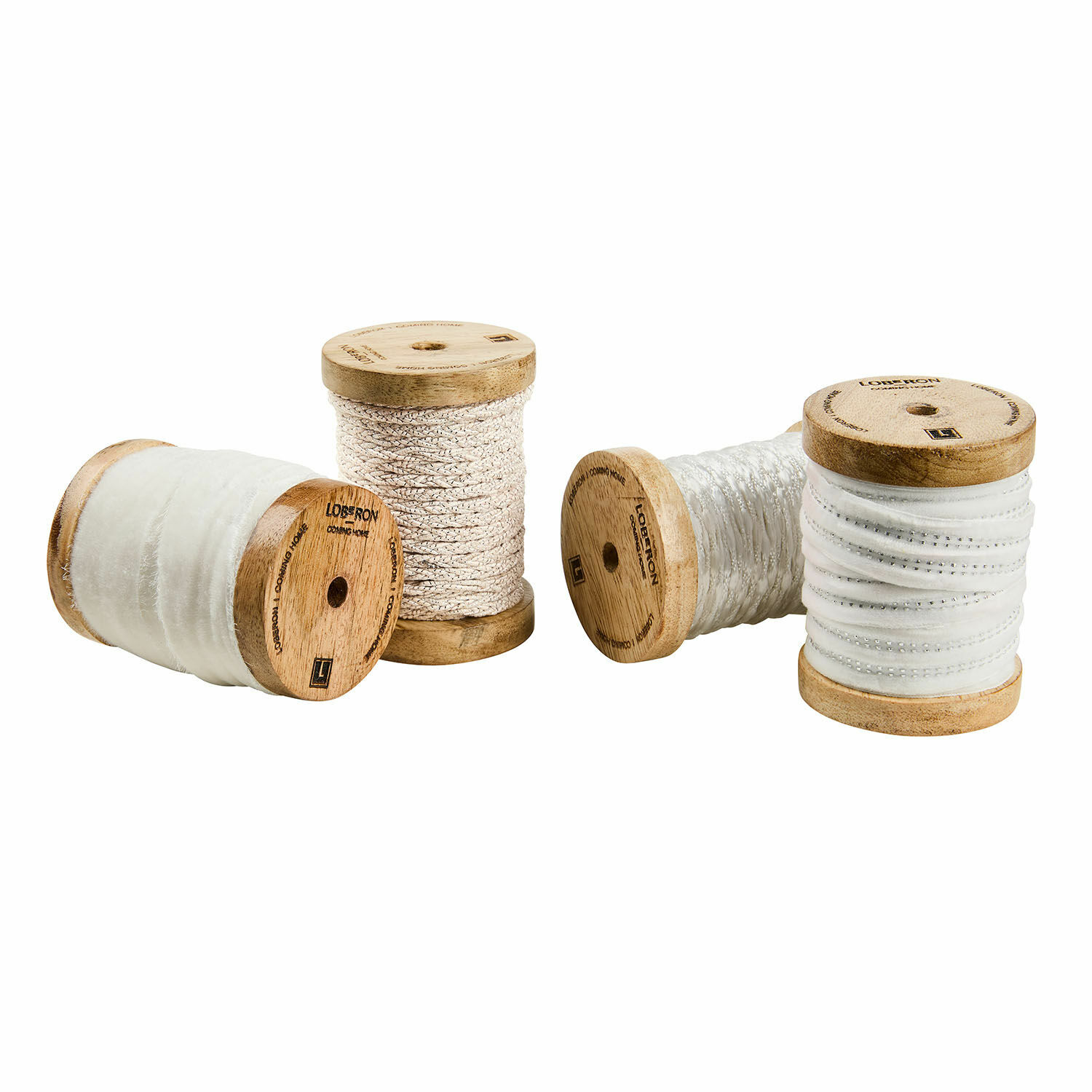 Lot de 4 bobines de ruban Arceno Ensemble de quatre bobines en bois avec rubans décoratifs blancs et crème pour loisirs créatifs