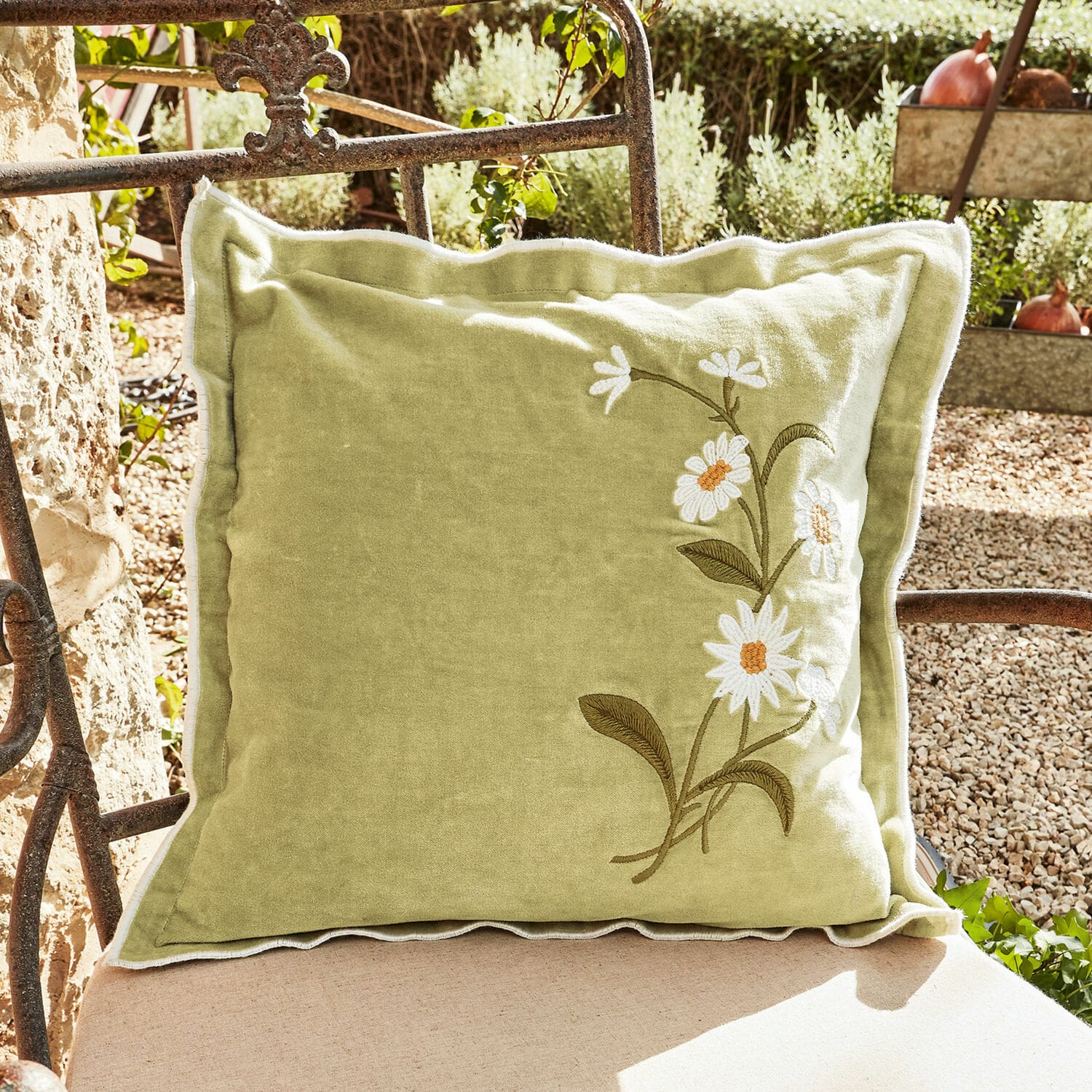 Housse de coussin Florenceville Coussin vert décoratif en tissu doux avec broderie de fleurs blanches, idéal pour intérieur et jardin
