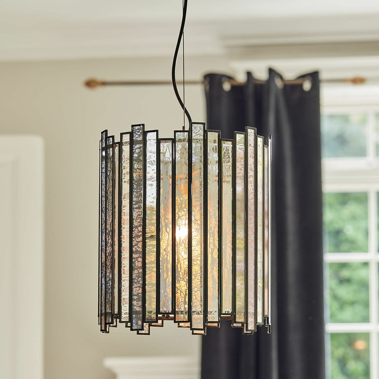Suspension Thévigny Suspension avec panneaux en métal et verre vieilli, lampe décorative vintage pour salon moderne