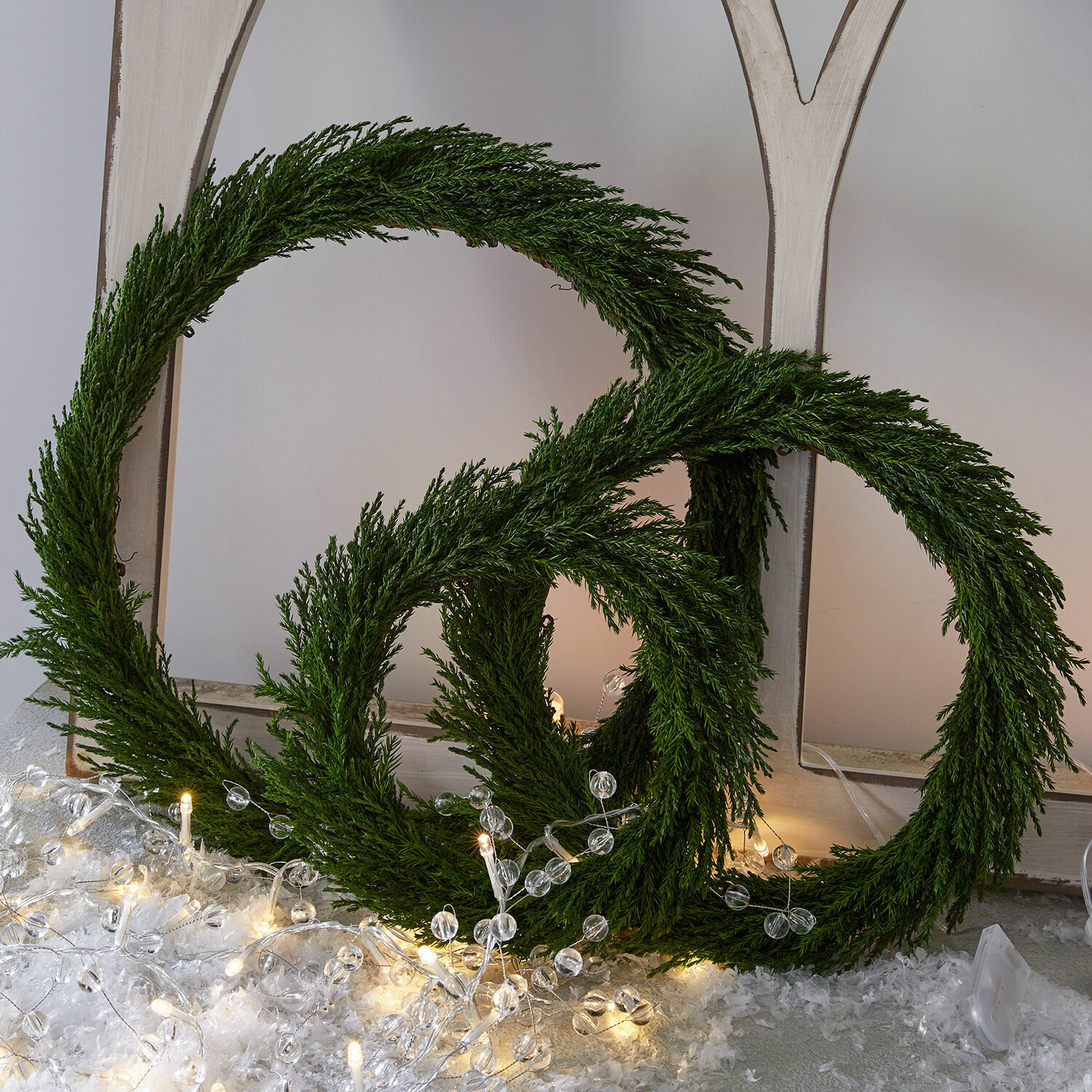 Krans set van 3 Grivale Decoratieve groene dennentakkenkransen met LED-lichtjes en kunstsneeuw voor kerstdecoratie