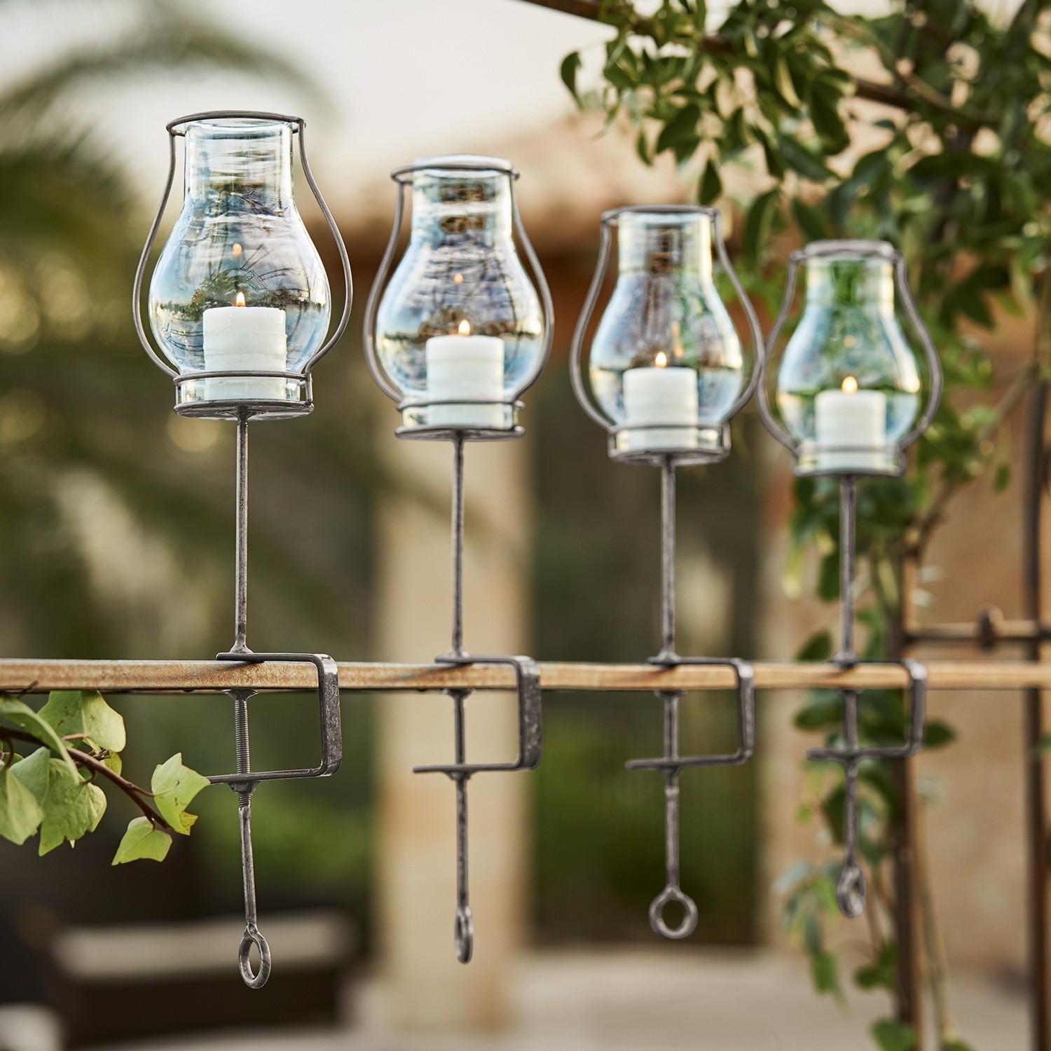 Windlicht set van 4 Calindra Set van vier glazen lantaarns met metalen klemmen voor bevestiging aan reling, tuindecoratie