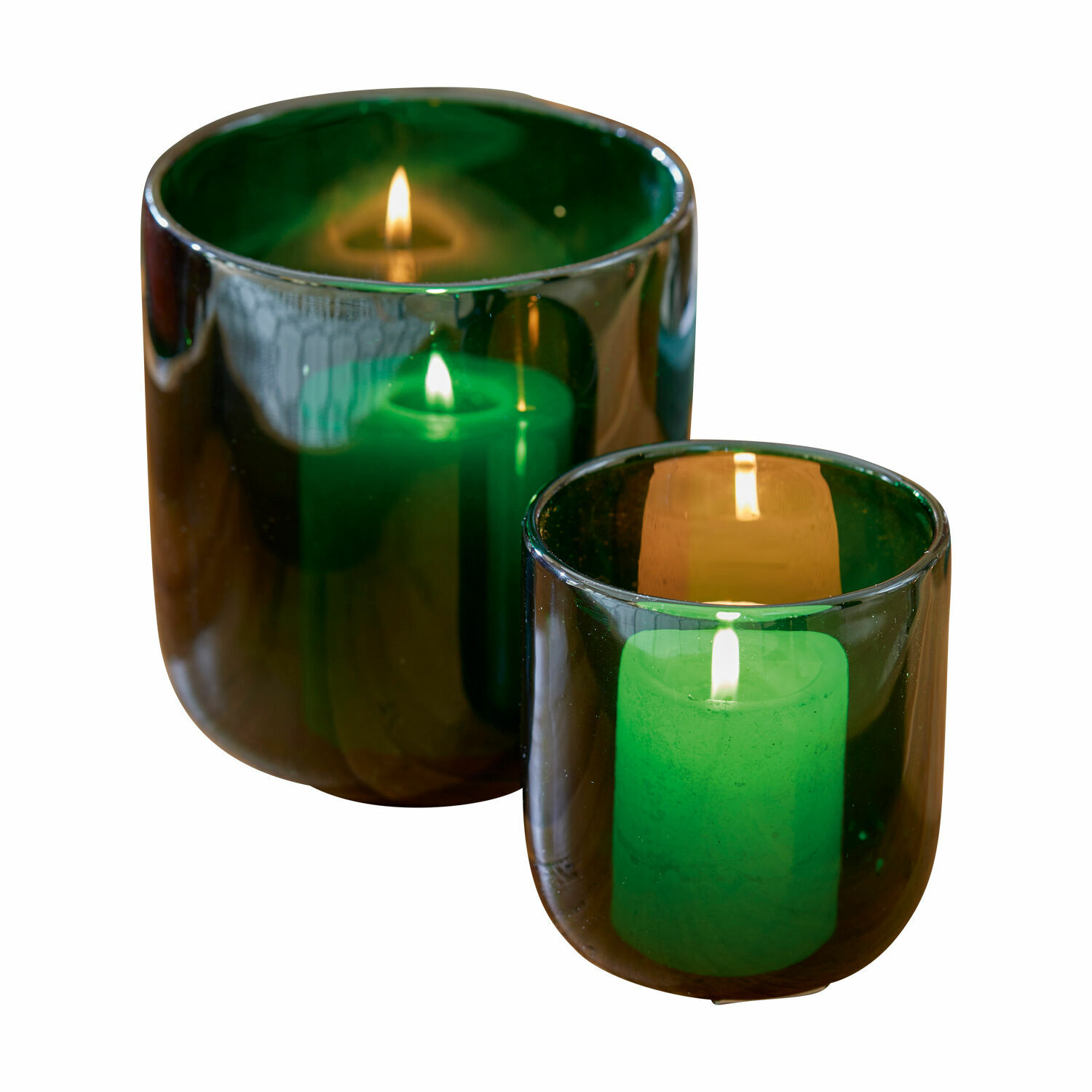 Windlicht set van 2 Theodor Set van twee groene glazen windlichten met brandende kaarsen voor interieurdecoratie