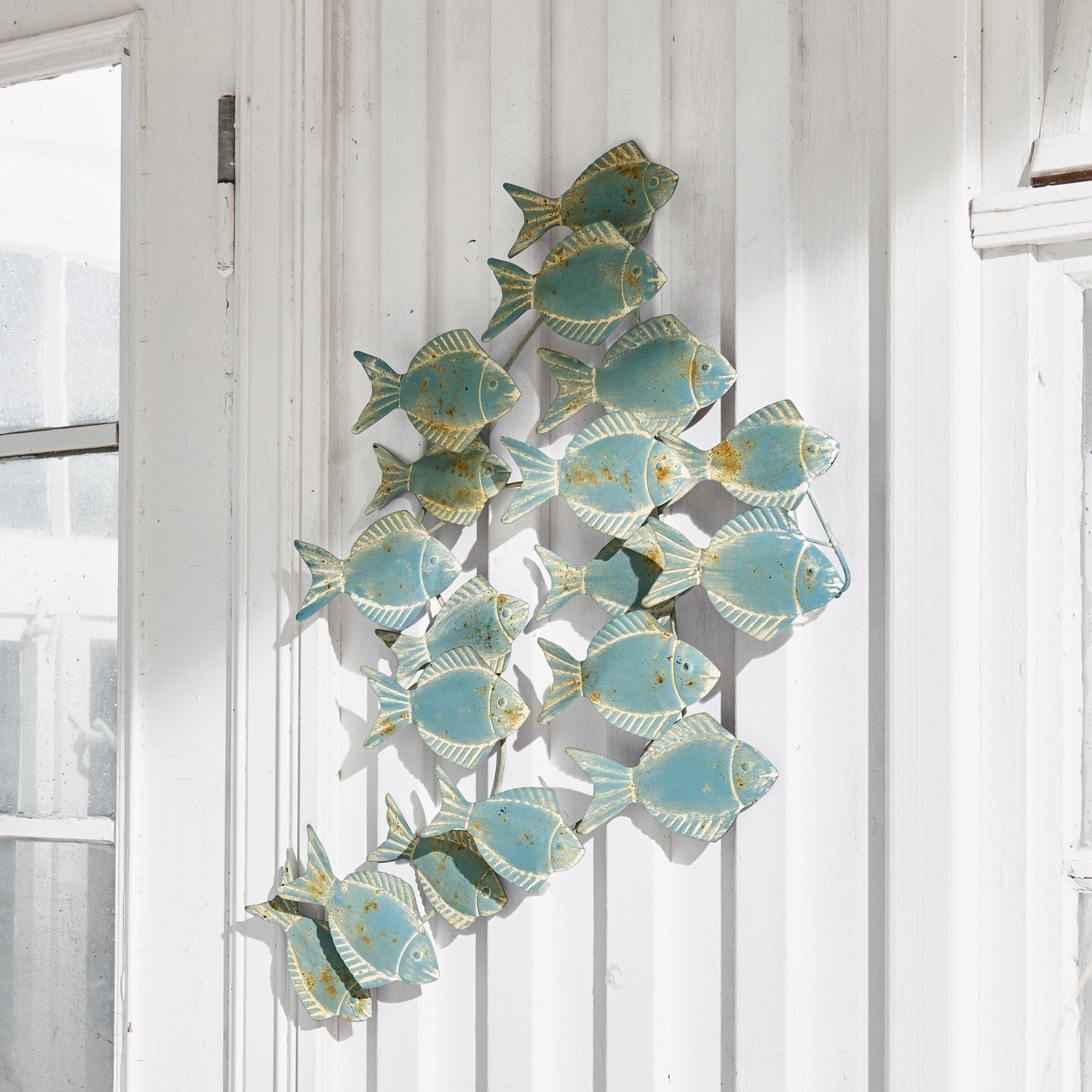 Décoration murale Pesce Décoration murale en métal bleu vieilli représentant un banc de poissons, style marin pour intérieur