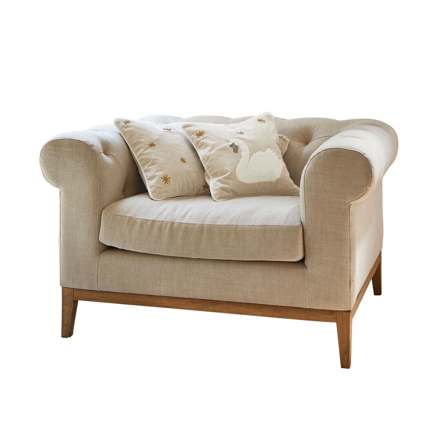 Fauteuil Fairbourne Canapé beige en tissu avec base en bois et deux coussins décoratifs brodés de cygnes