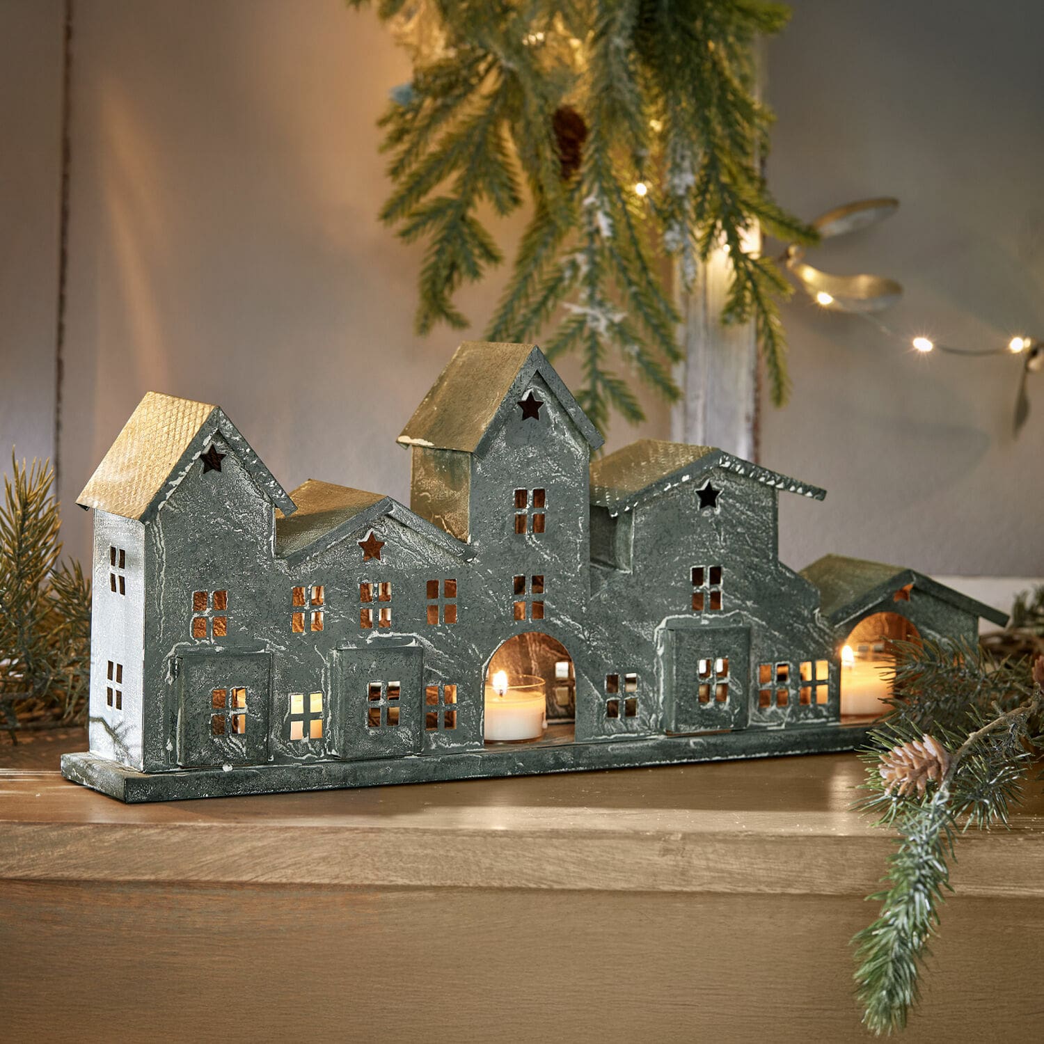 Windlicht Terivan Metalen decoratie van huisjes met kaarslicht, grijs, winterse kersttafelversiering