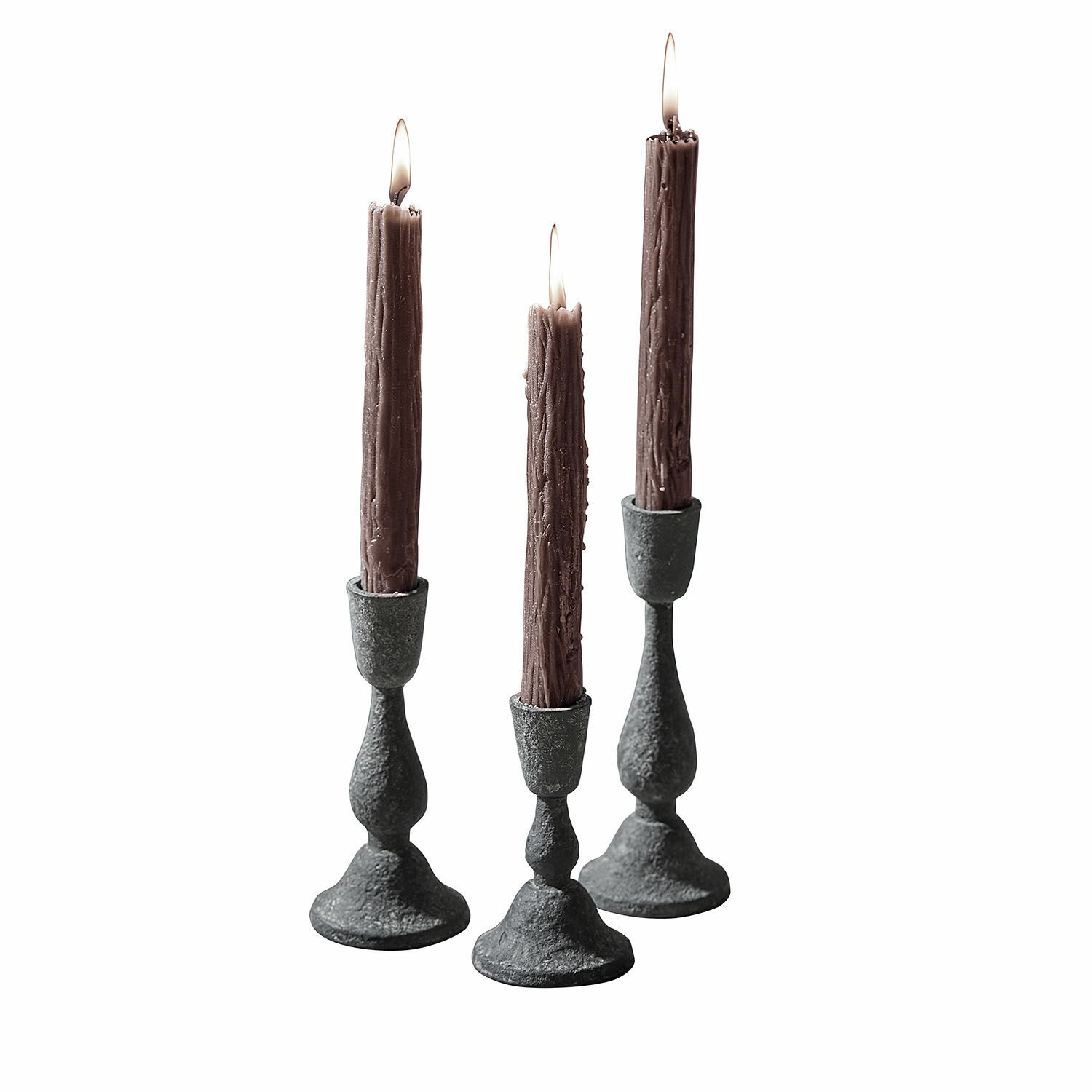 Kandelaar set van 3 Lavignoux Set van drie zwarte metalen kandelaars met bruine kaarsen voor interieurdecoratie