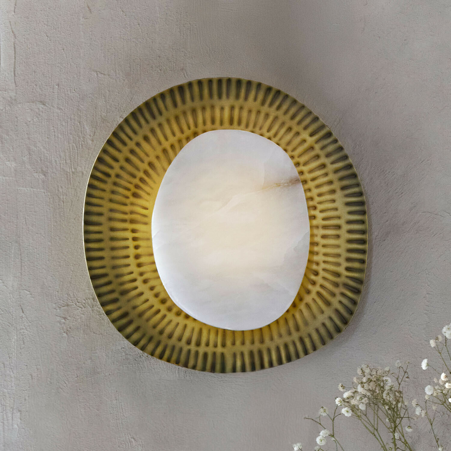 Wandlamp Piedraclara Decoratieve wandlamp van albast en olijfgroen metaal, moderne binnenverlichting