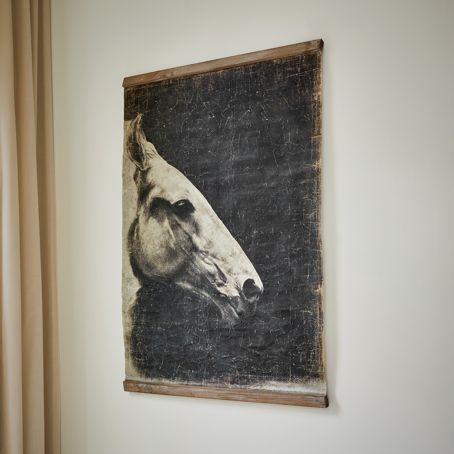 Wanddecoratie met paardenhoofd op zwarte achtergrond in houten lijst, rustieke woondecoratie