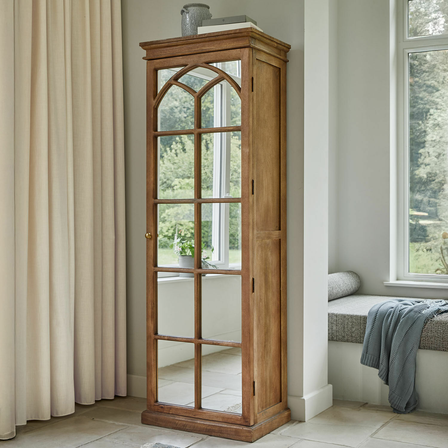 Kast Cayey Houten kast met spiegel in vintage stijl in natuurlijke houtkleur voor woonkamer