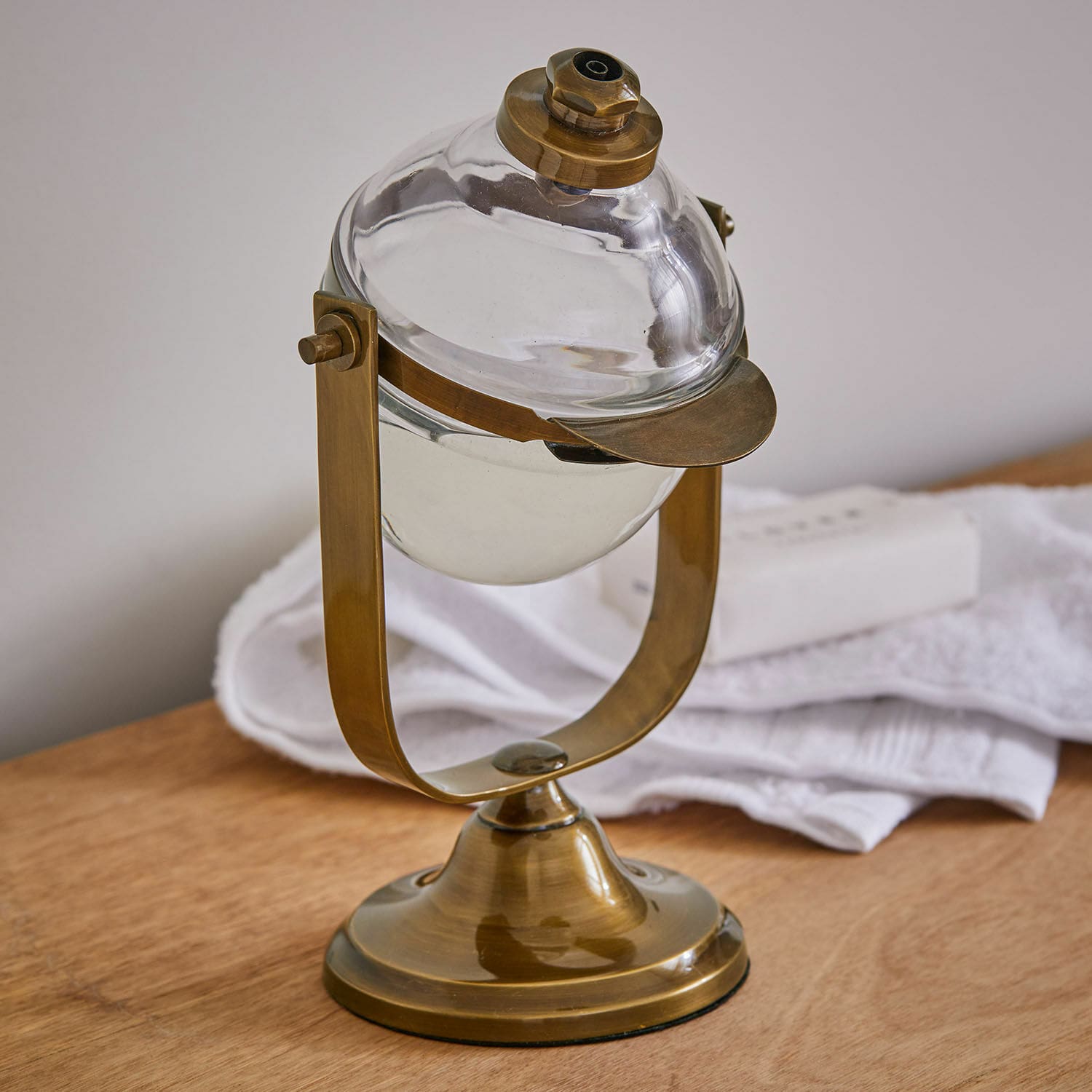 Zeeptuimelaar Tuiren Glazen zeeppomp met messing houder, vintage badkameraccessoire voor decoratie