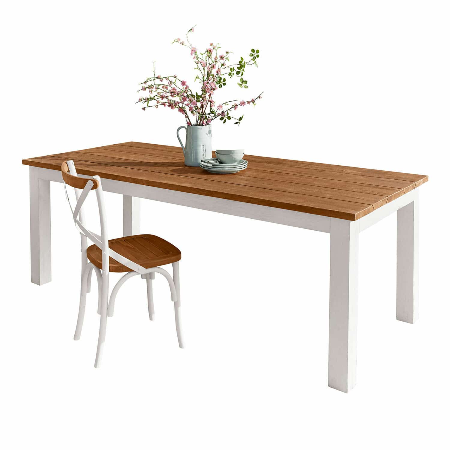 Tafel Kirkdale Houten tafel en stoel in wit en bruin met bloemendecoratie op tafel