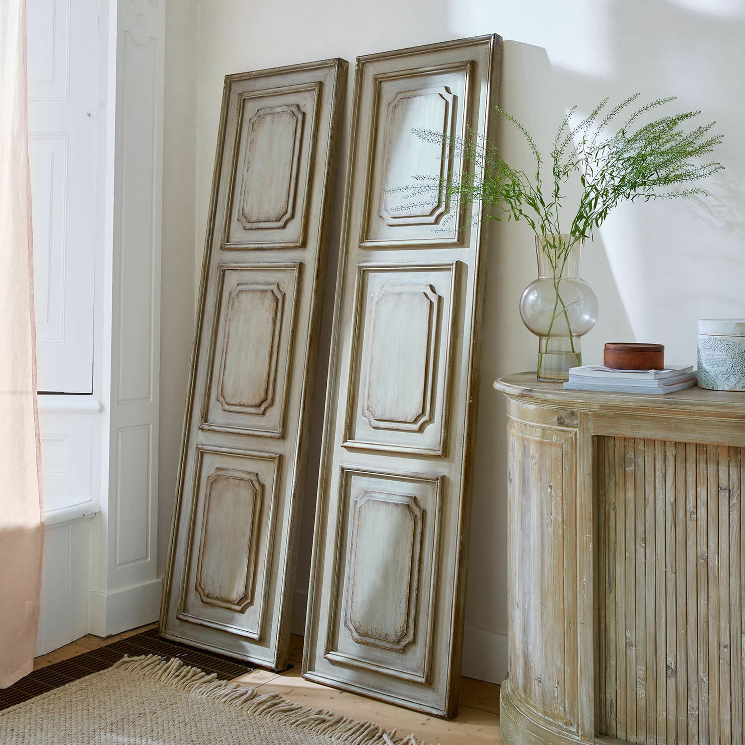 Paneel set van 2 Dovire Twee beige houten vintage panelen met patina, decoratieve wandbekleding in landelijke stijl