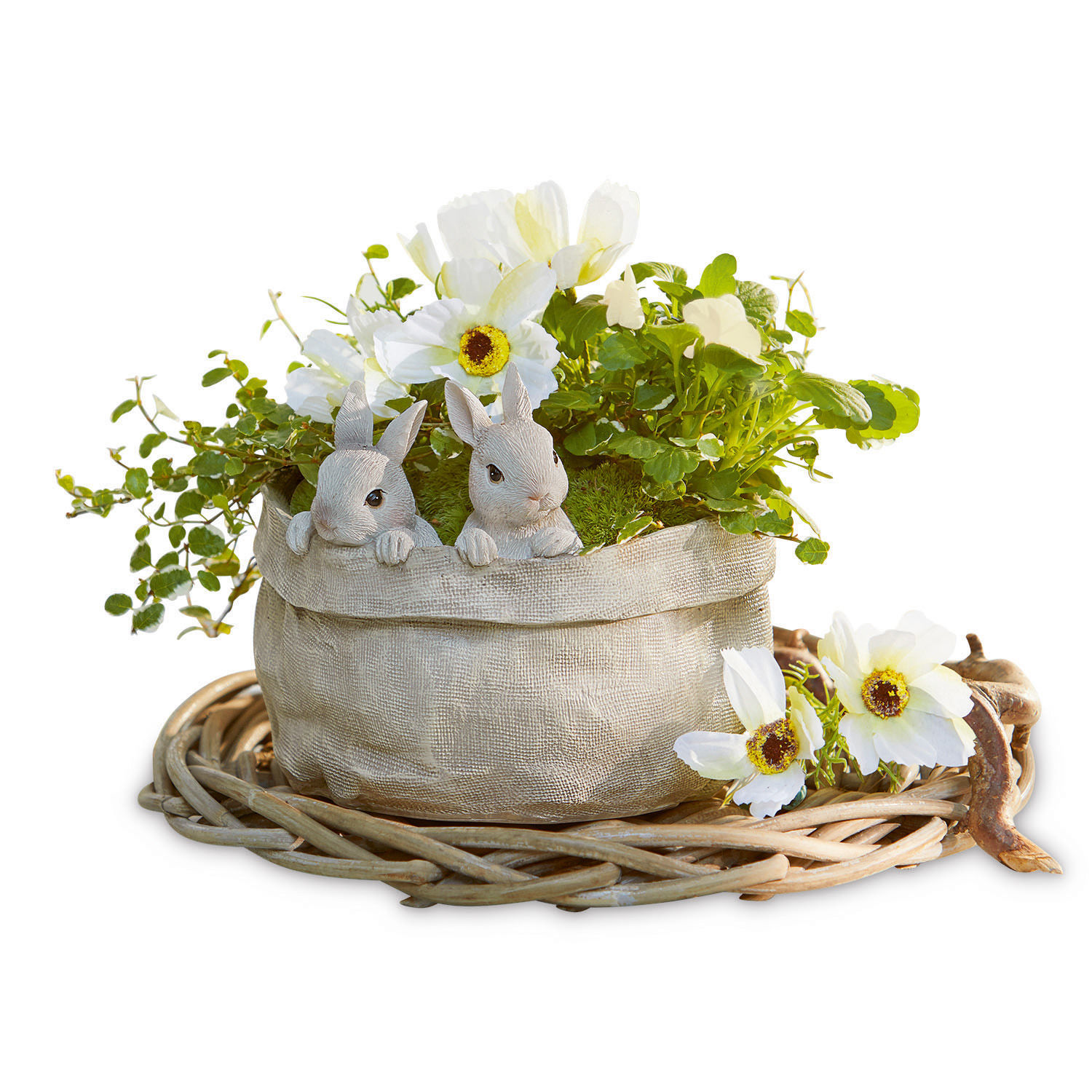 Cache-pot Mouriel Pot décoratif en tissu avec fleurs blanches et figurines de lapins sur un support en osier