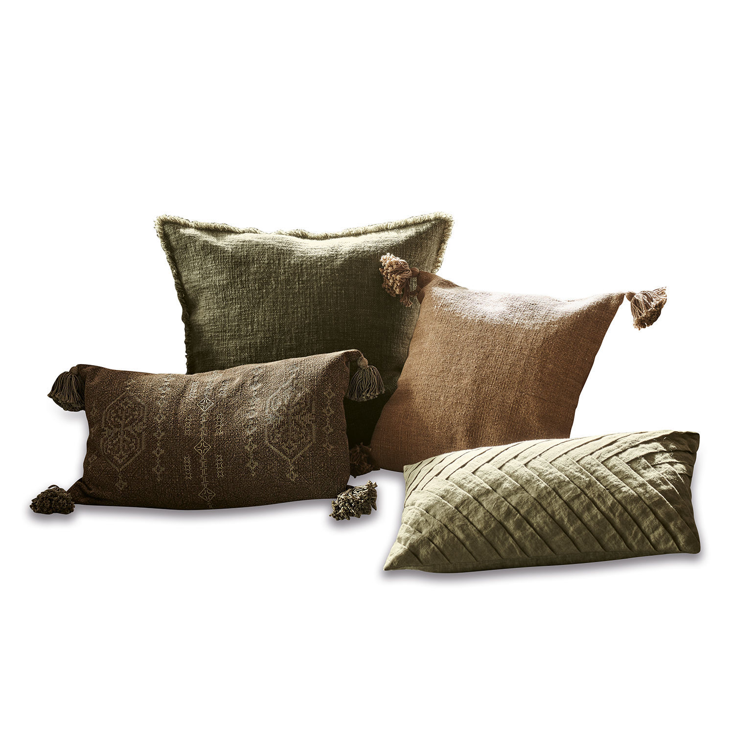 Lot de 4 housses de coussins Donagh Ensemble de quatre coussins décoratifs verts et bruns avec pompons et motifs, tissu texturé pour décoration intérieure