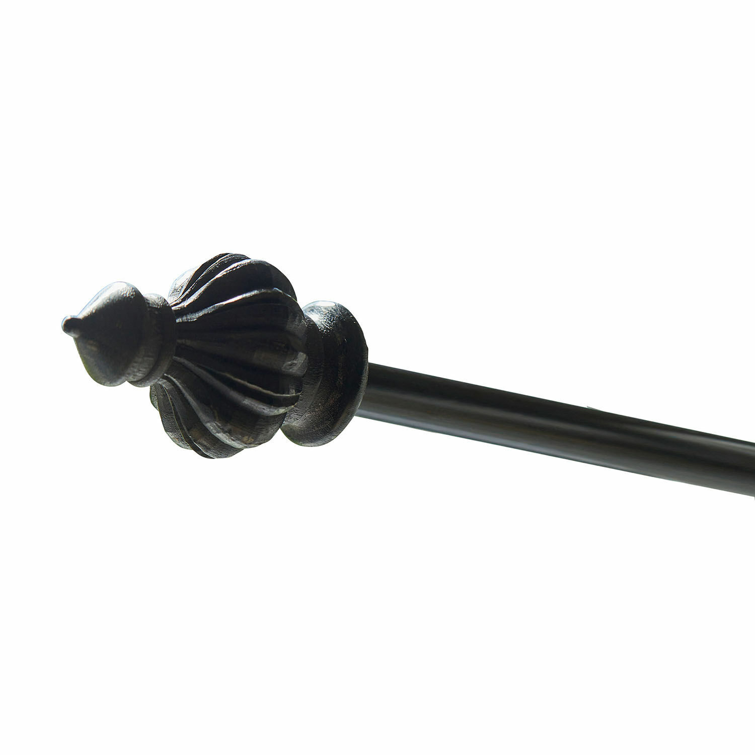 Tringle à rideau noire antique en métal avec embout décoratif, style vintage élégant