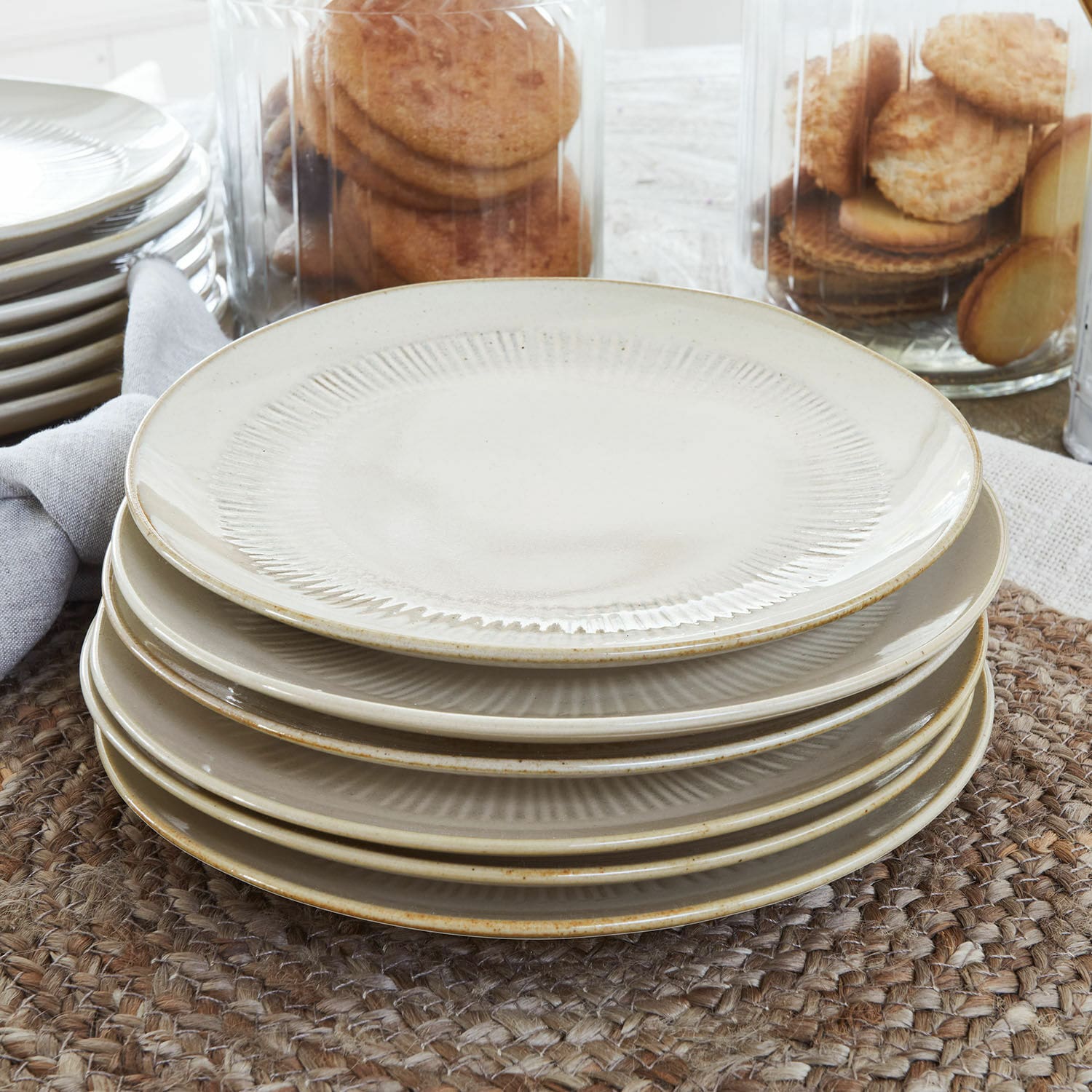 Bord set van 6 Périers Set crème keramische borden met subtiel patroon, perfect voor dagelijks gebruik in de keuken