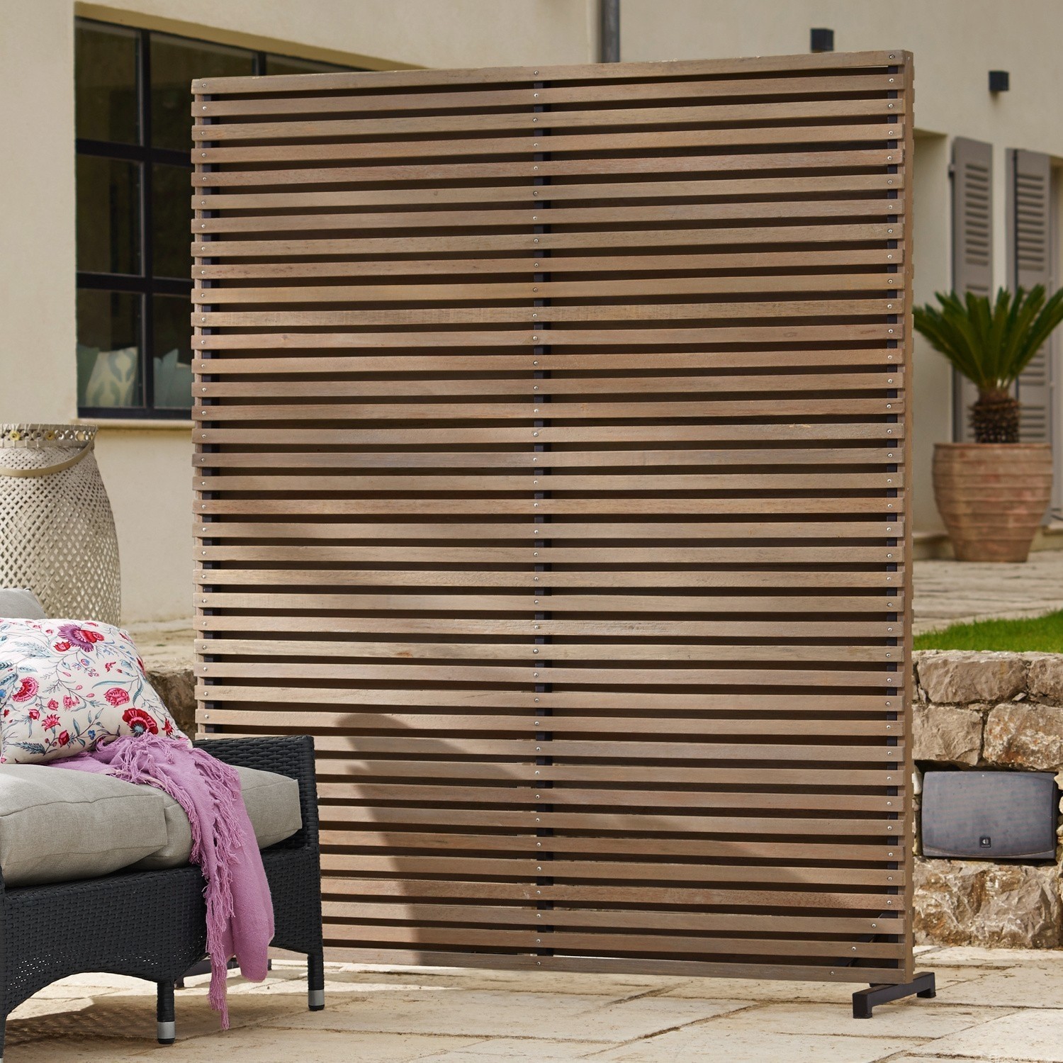 Brise-vue Derby Paravent de jardin en bois naturel, parfait pour aménager un espace extérieur sur la terrasse