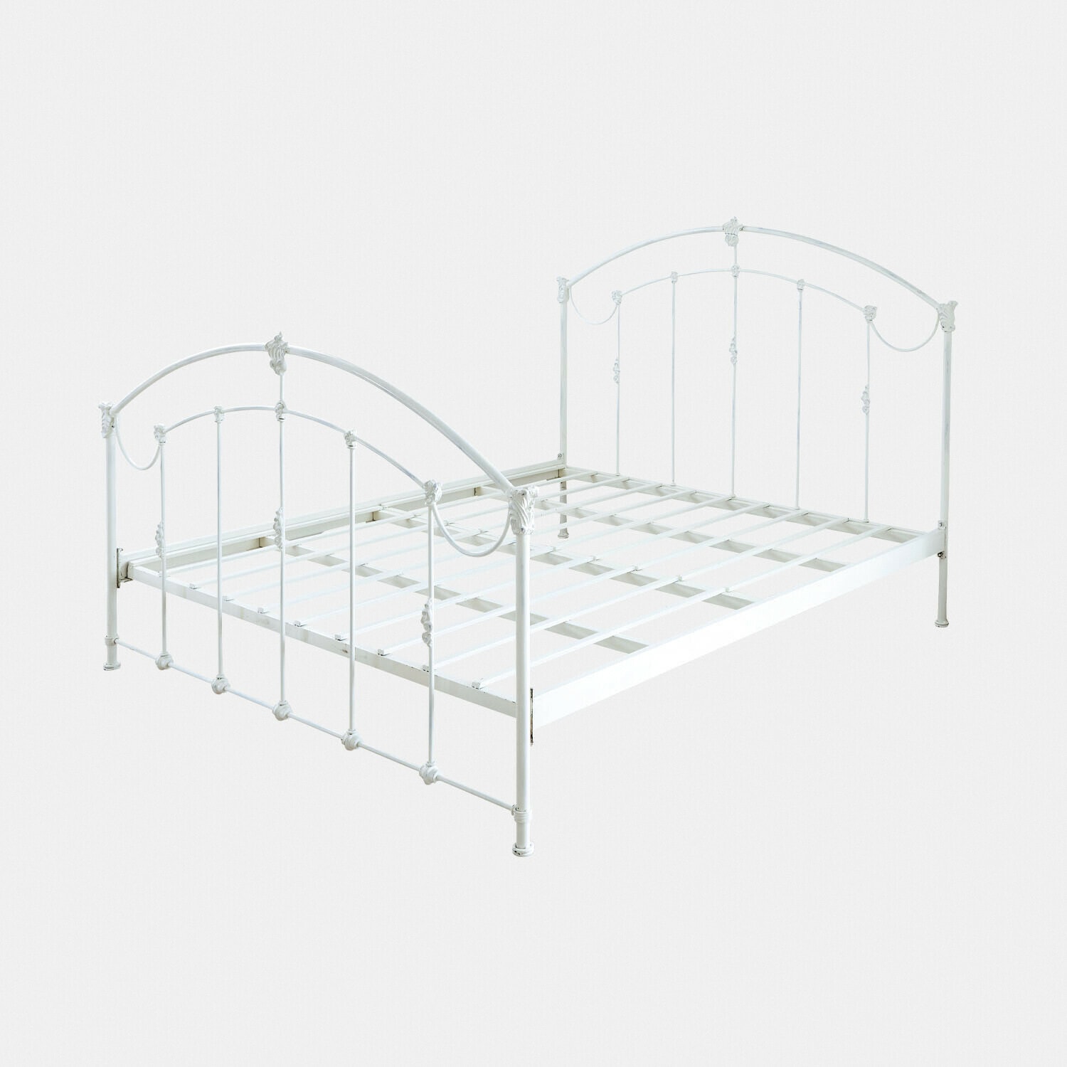 Lit en métal blanc Canefield avec cadre décoratif et design classique pour chambre à coucher