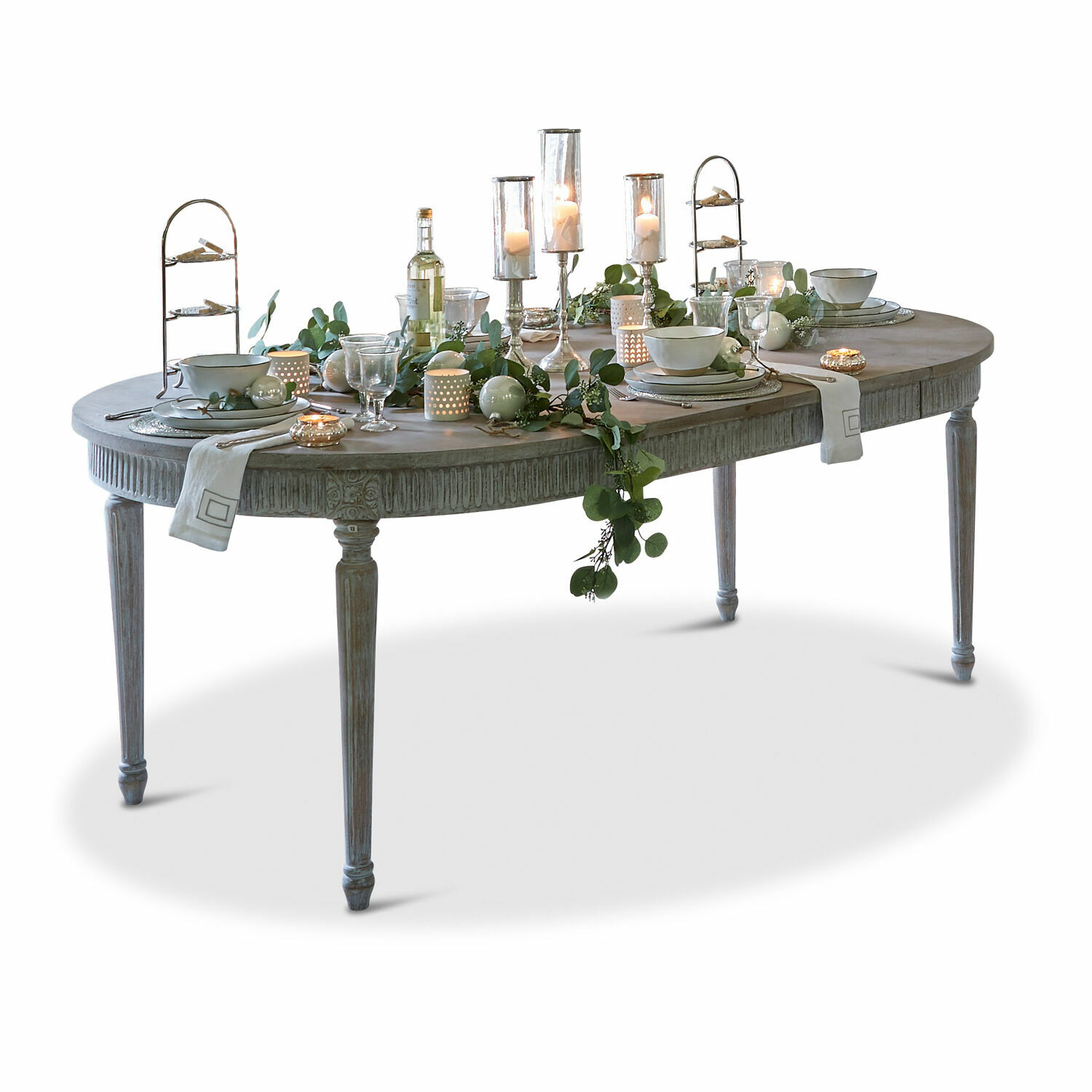 Table Cienegas Table ovale en bois gris avec décoration de table et bougies pour un dîner élégant