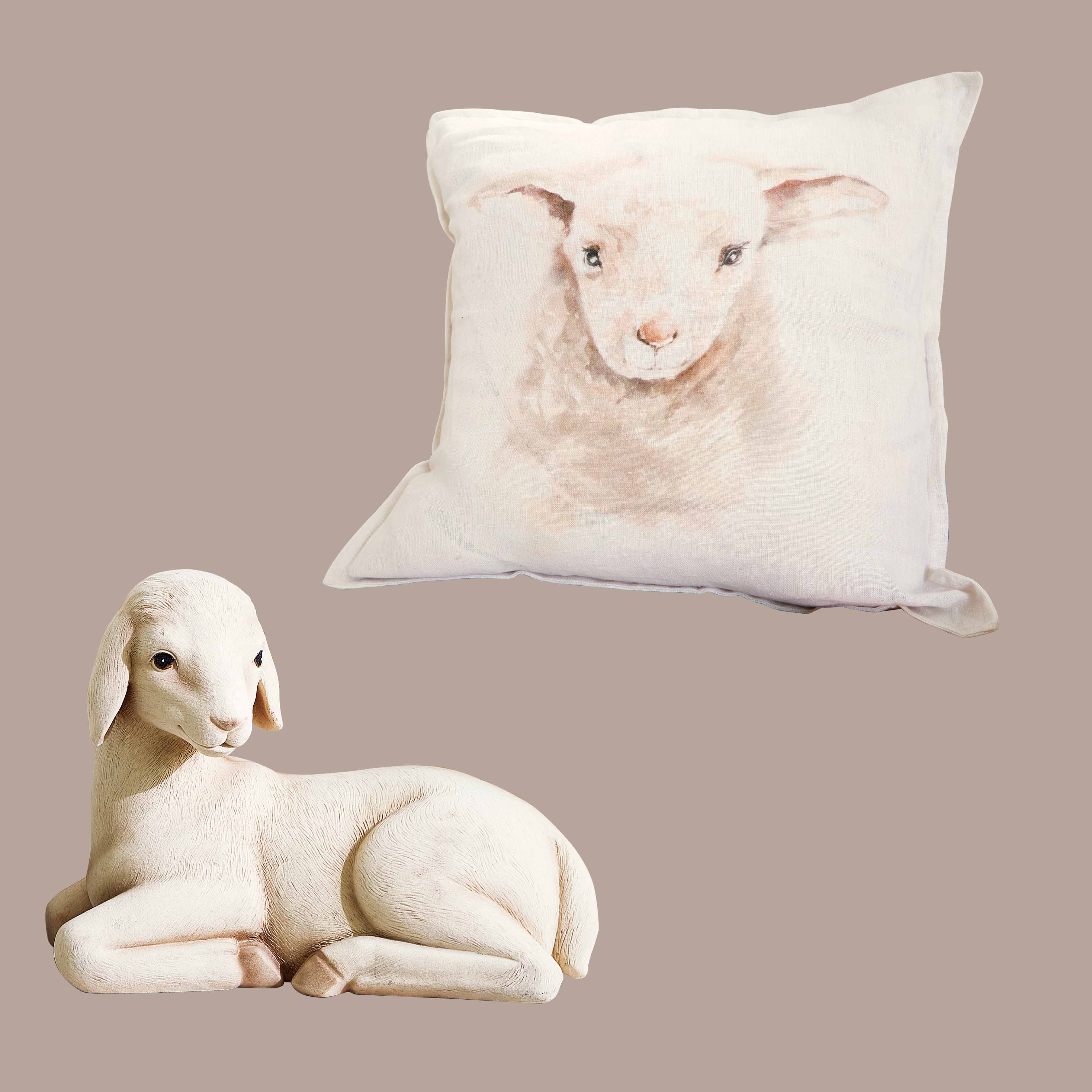 Figurine blanche d'agneau et coussin avec impression d'agneau en couleurs pastel pour décoration intérieure
