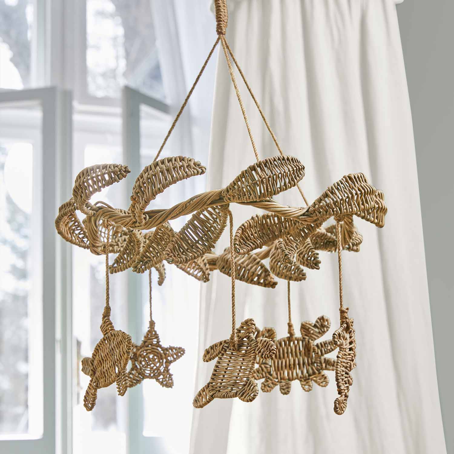 Décoration suspendue en osier naturel avec formes de feuilles et animaux, style rustique pour intérieur