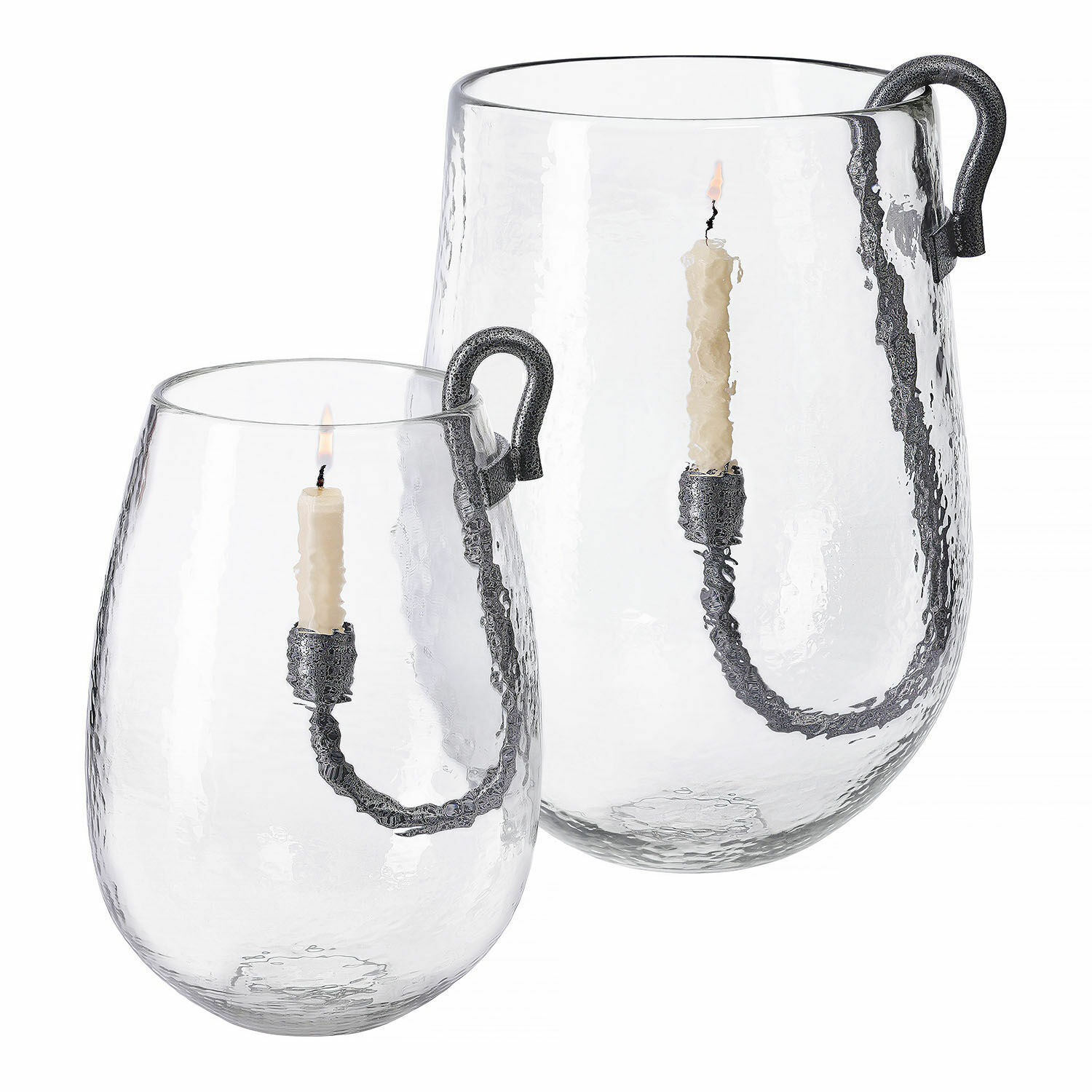 Windlicht set van 2 Lorcalla Set van twee doorzichtige glazen lantaarns met metalen handvatten en witte kaarsen