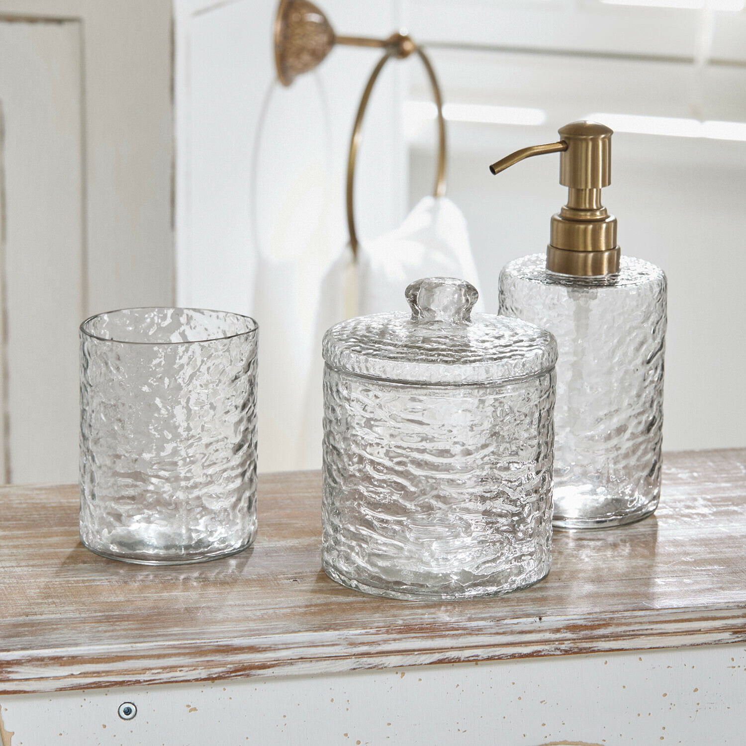 Badkamerset Pont du Luxe Transparante glazen badkamer set met zeepdispenser en pot, gouden metalen pomp