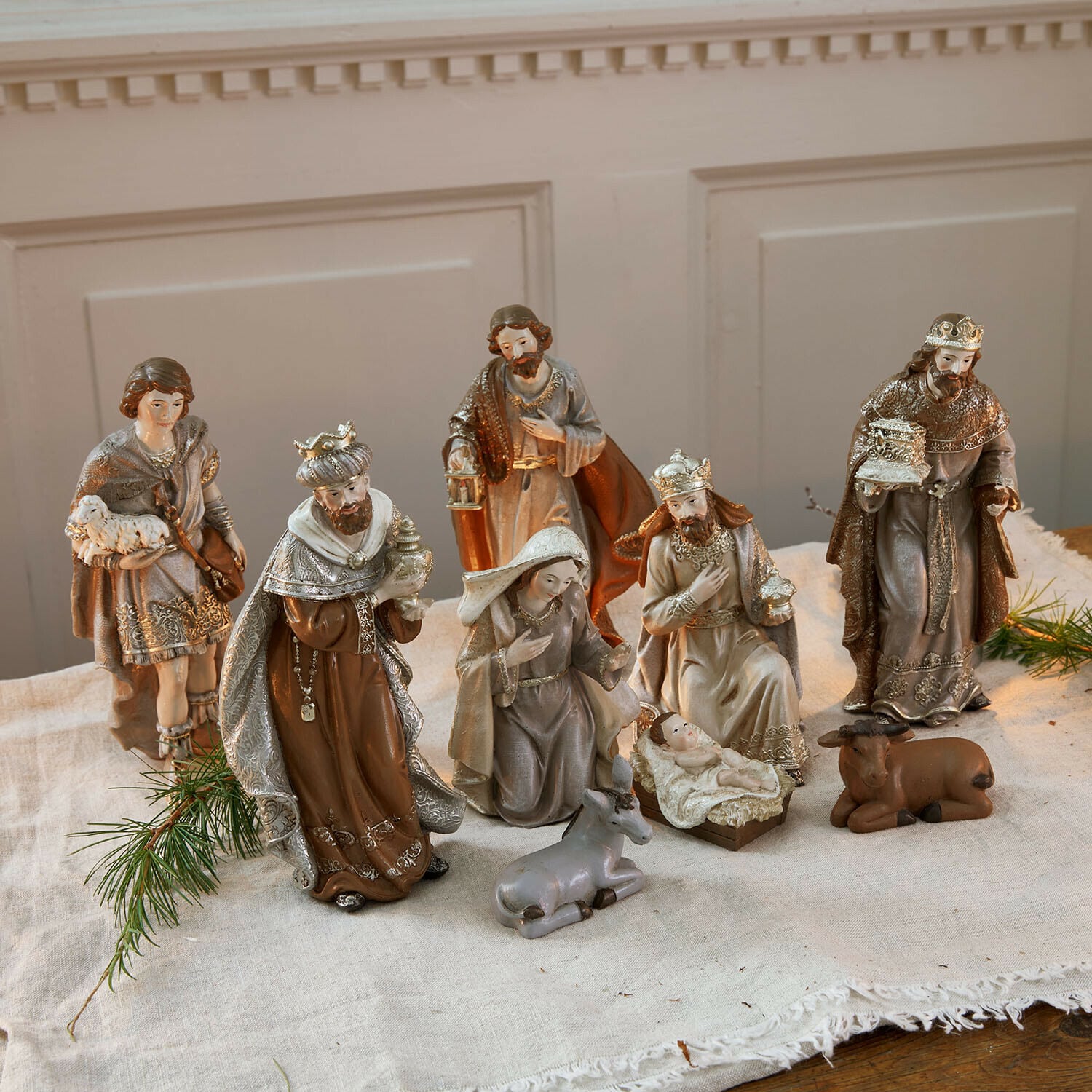 Crèche De Noël Illuminée Avec Figurines - Décoration De Table Intérieure 19x14.5 Cm, Ambiance Chaleureuse (piles Non Incluses)