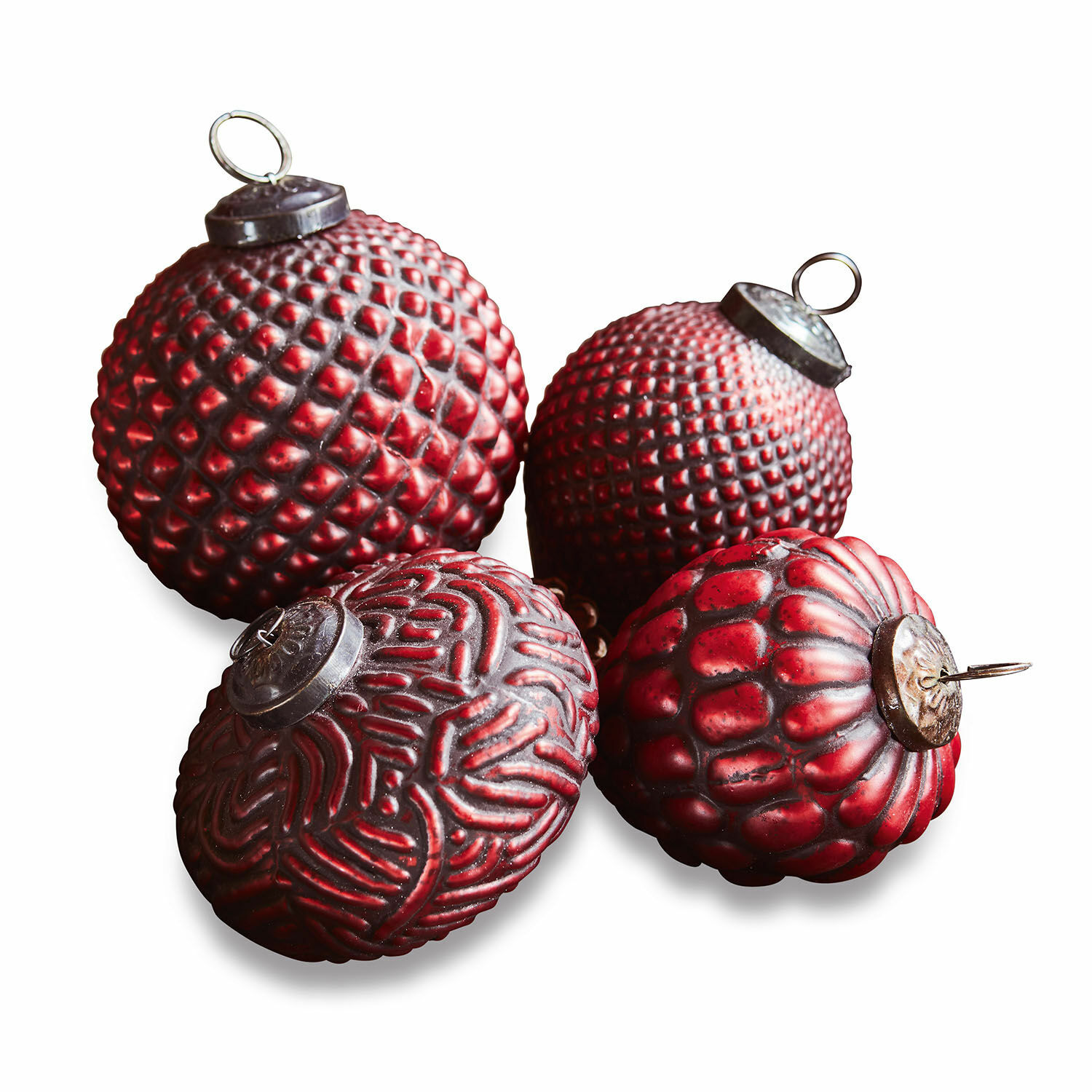 Lot de 4 boules de Noël Meyen Quatre boules de Noël rouges texturées avec crochets métalliques pour décoration festive