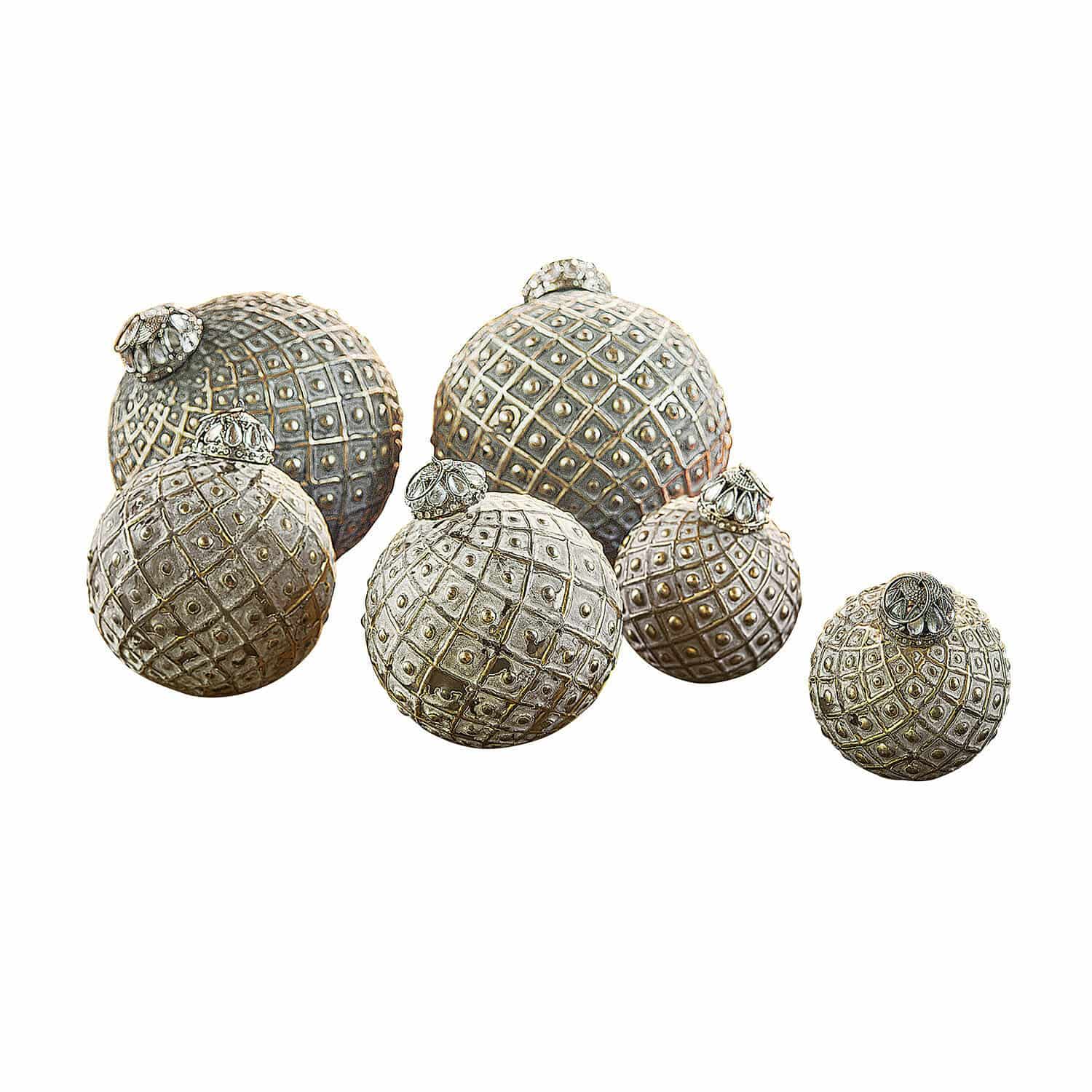Kerstversiering set van 6 Lucero Set van zes decoratieve metalen ballen in grijs met geometrisch patroon en sierlijke doppen