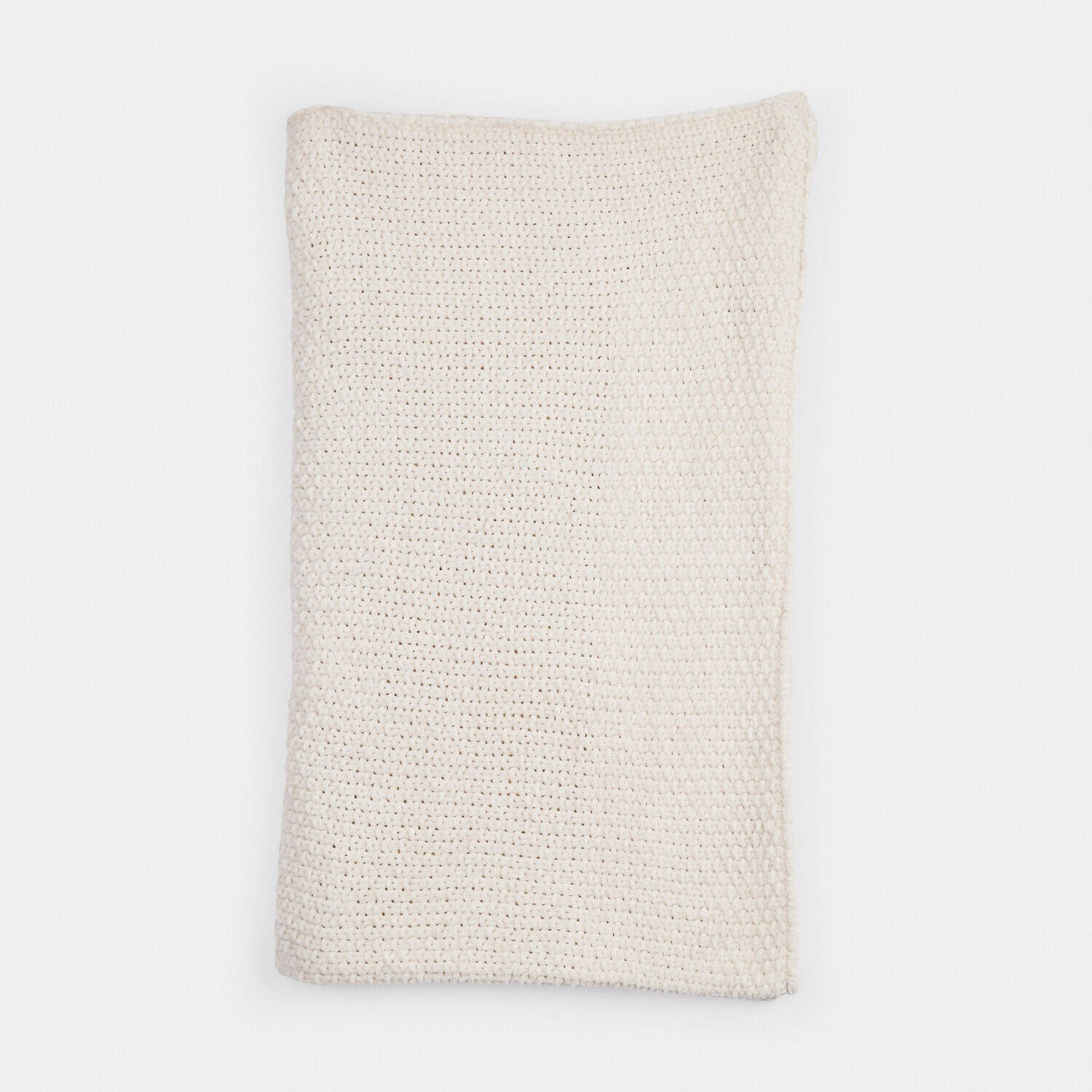 Plaid crème tricoté main en fil doux, parfait pour une ambiance chaleureuse et décoration intérieure