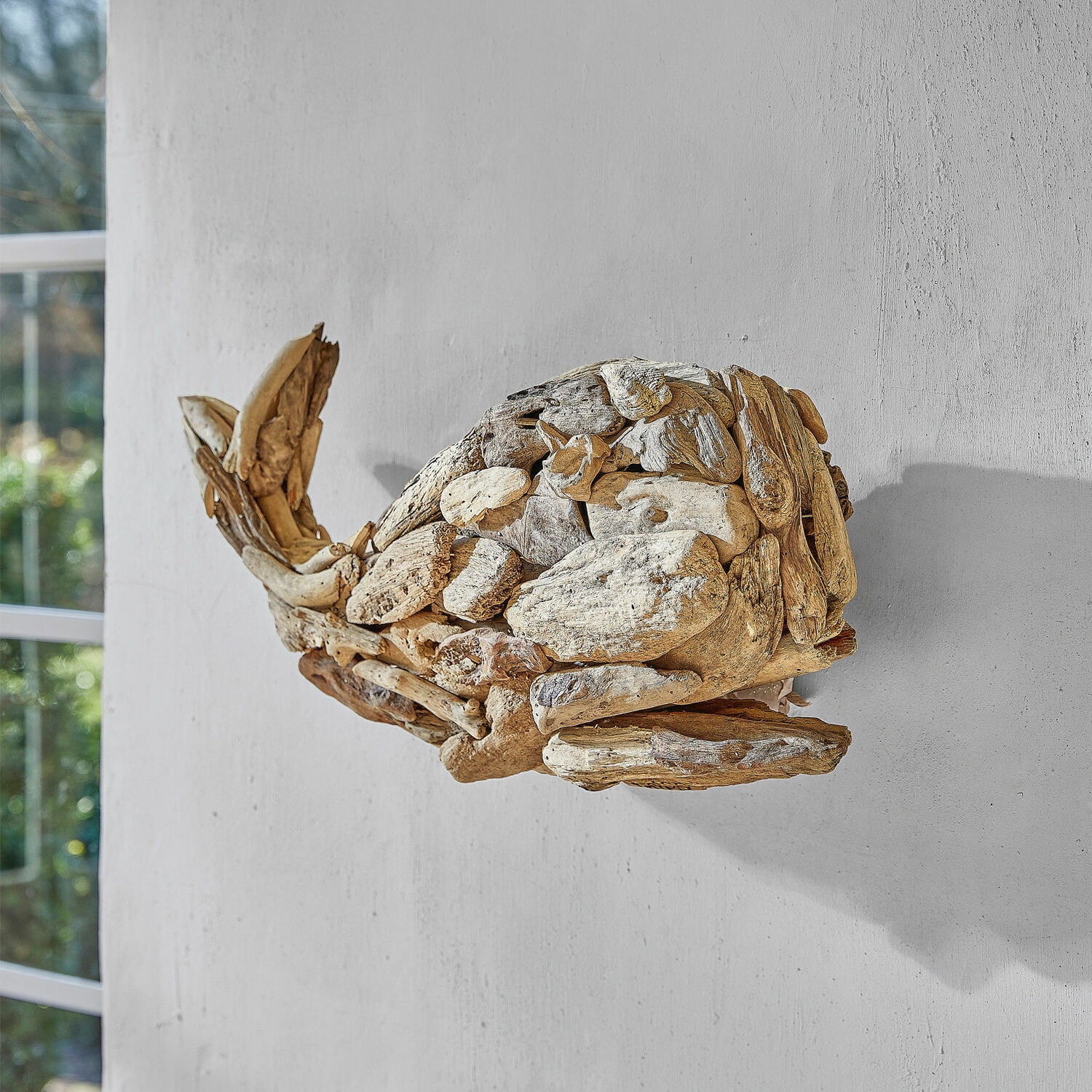 Objet décoratif Couney Décoration murale en bois flotté naturel en forme de poisson pour un style côtier intérieur