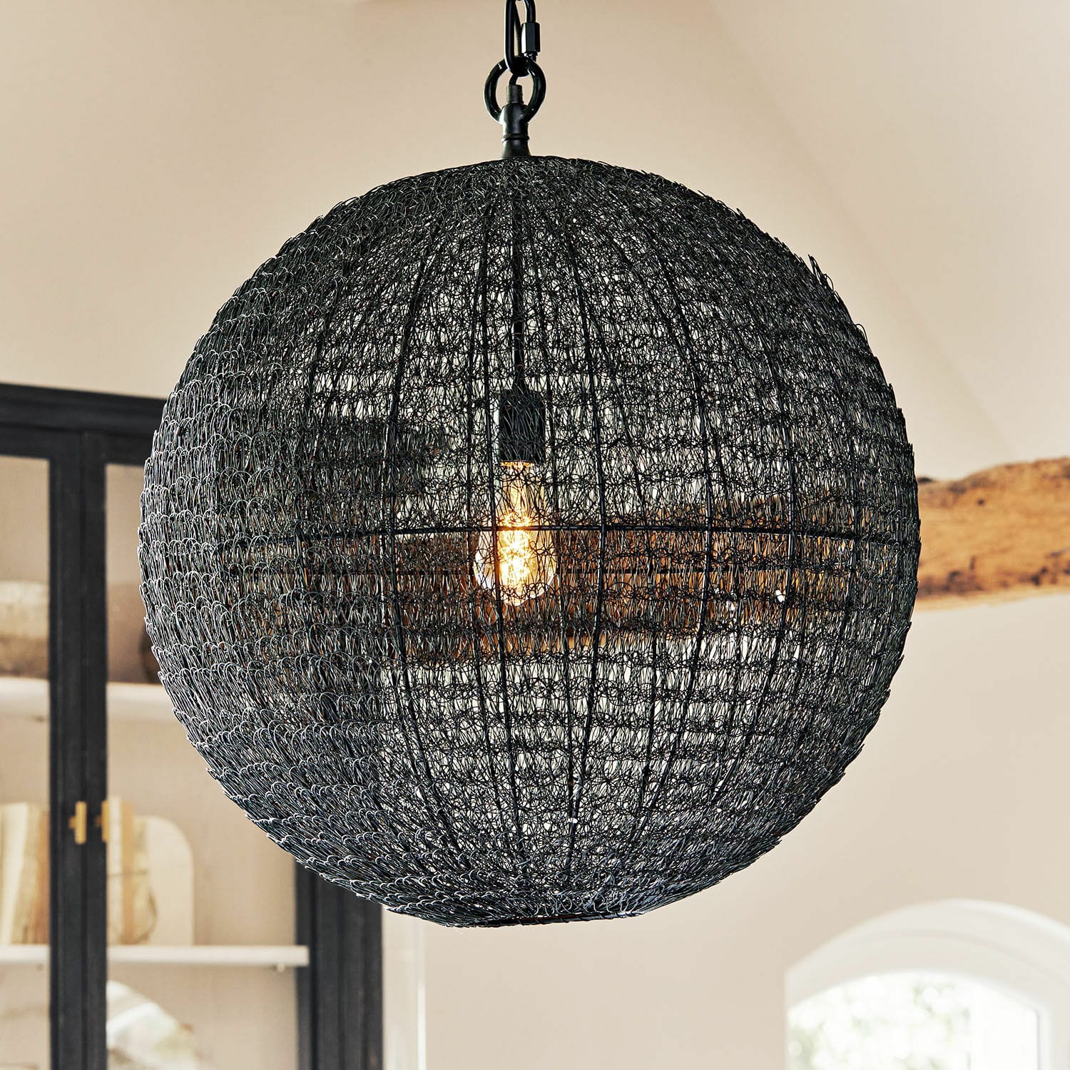 Hanglamp Castalune Hanglamp bolvormig van zwart metaal met open structuur, moderne binnenverlichting