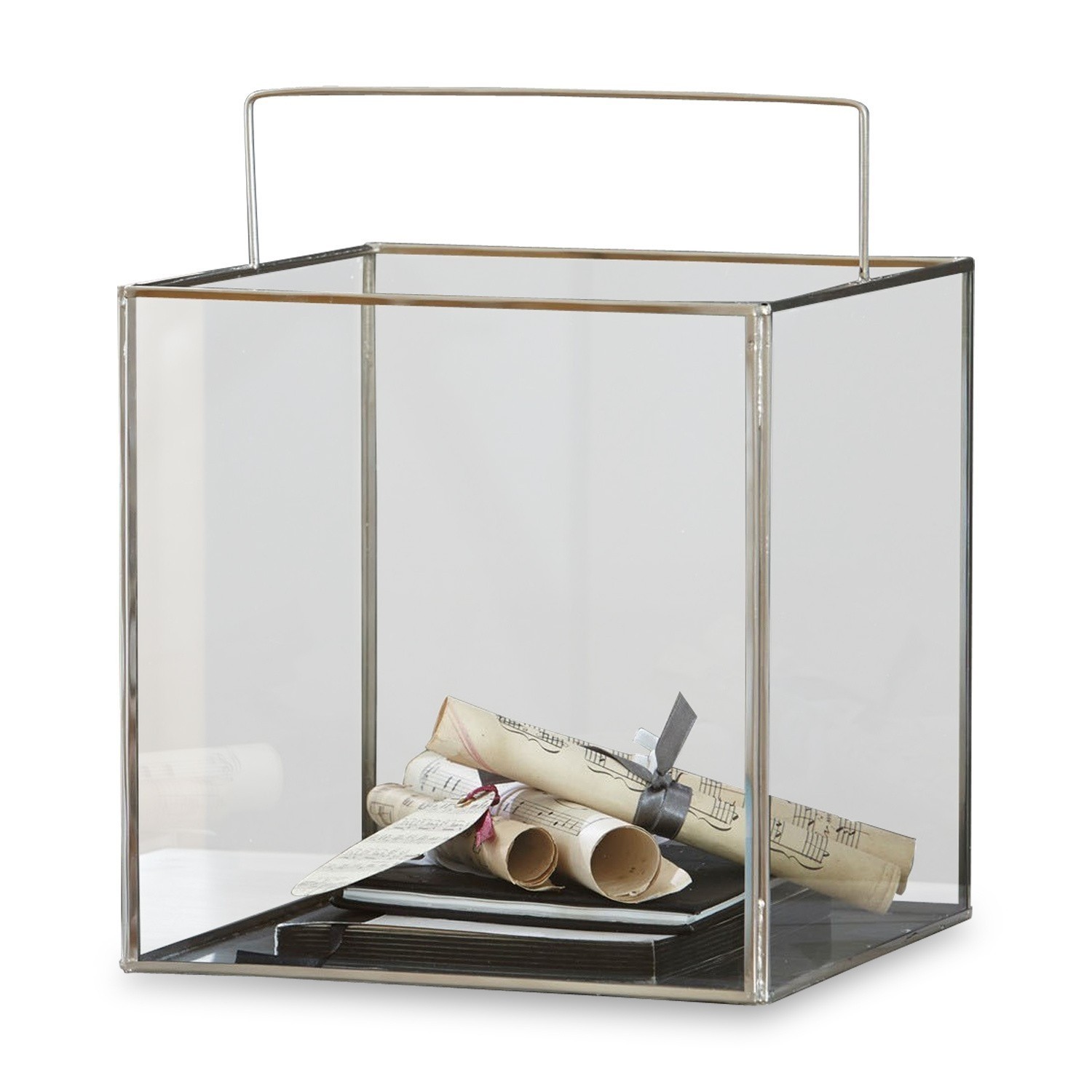 Transparante glazen lantaarn met metalen frame en handvat, decoratief woonaccessoire