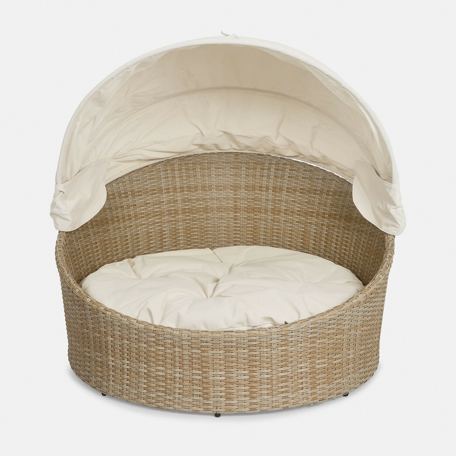 Fauteuil rond en rotin beige avec coussin crème et auvent, mobilier de jardin confortable