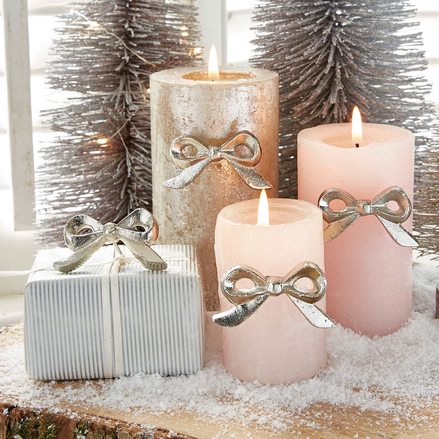Lot de 4 pin’s décoratifs Eve