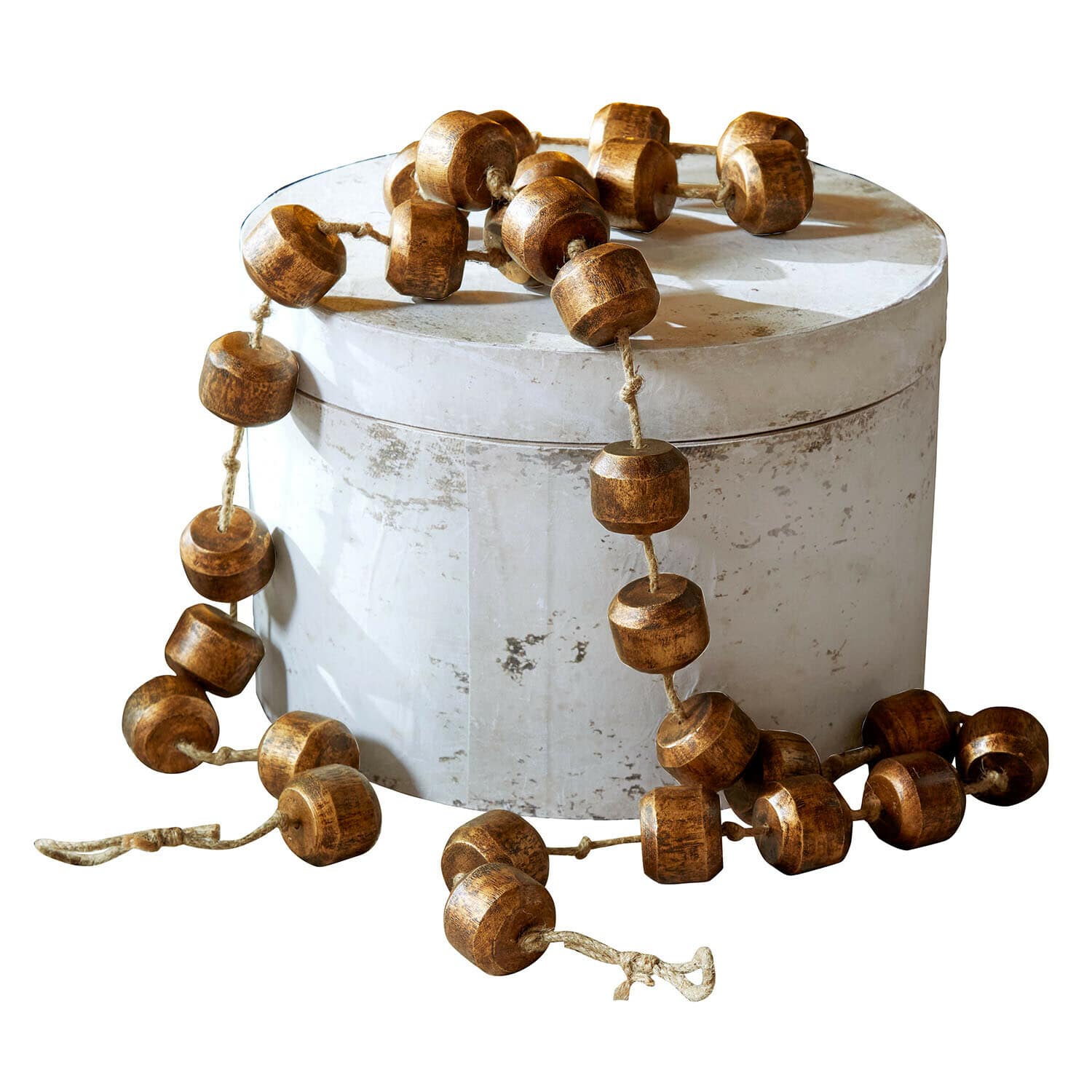 Guirlande Caralinas Guirlande décorative en perles de bois marron posée sur un fond clair, accessoire déco intérieur