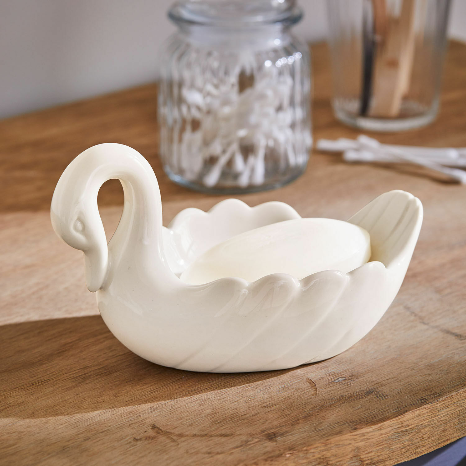 Porte-savon Casavela Porte-savon en céramique blanche en forme de cygne avec savon sur planche en bois, accessoires de salle de bain