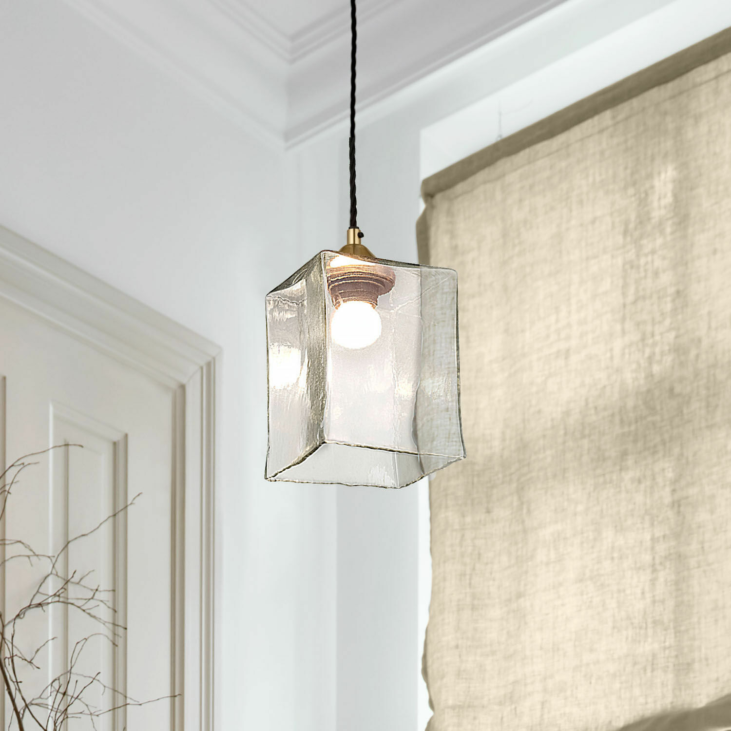 Suspension Floravon Suspension en verre transparent en forme de cube avec câble noir et ampoule lumineuse