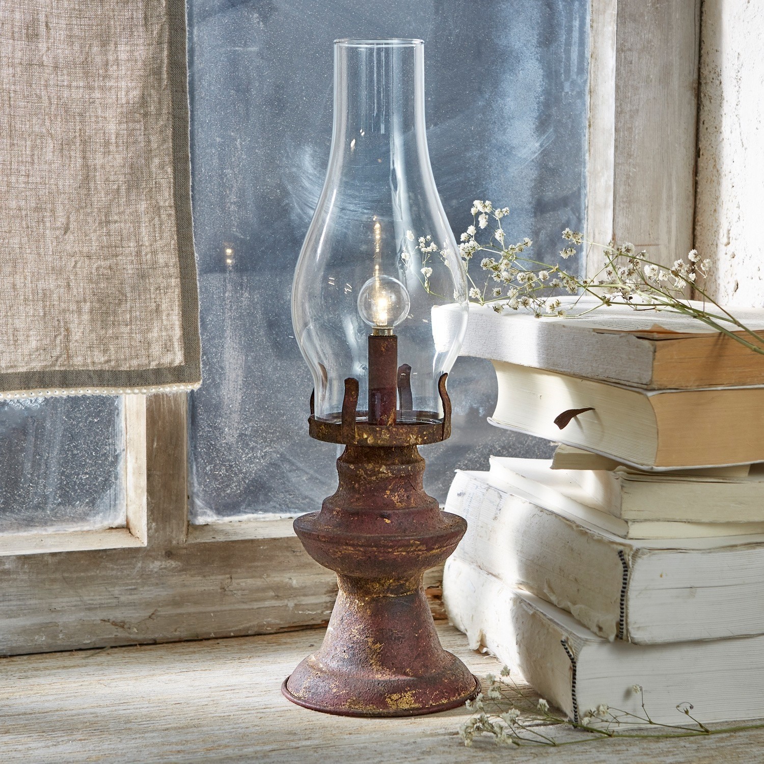 Ledlantaarn Quinn Rustieke metalen tafellamp in roestrood met doorzichtige glazen kap, vintage decoratie