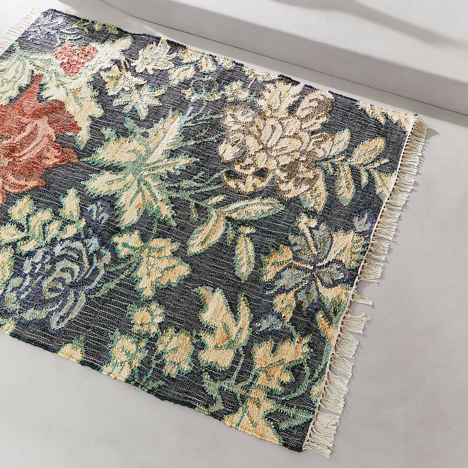 Tapis Nayiral Tapis en tissu à motif floral vert, beige et rouge avec franges, décoration de sol élégante