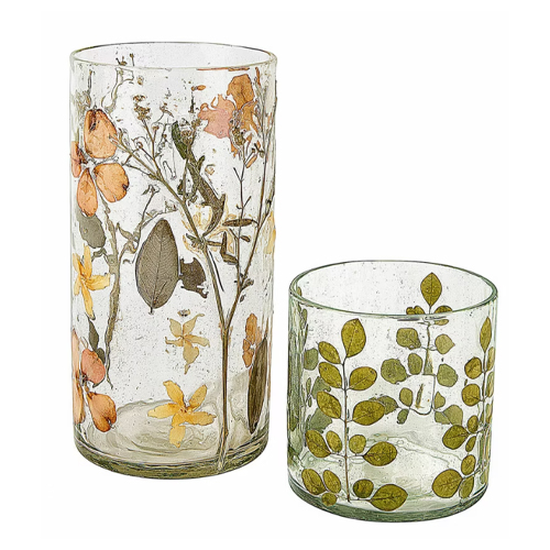 Vases en verre transparent avec motifs de fleurs séchées et feuilles vertes et orange, décoratifs
