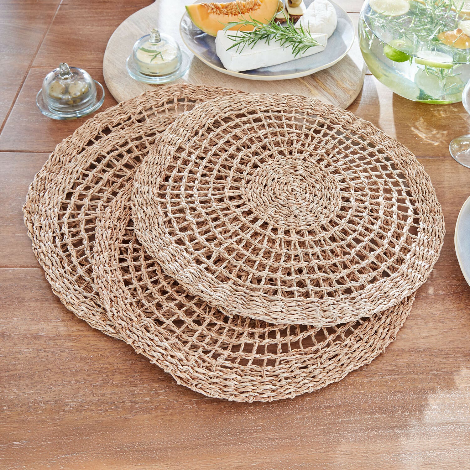 Placemat set van 4 Sauvrelle Set van drie ronde placemats van natuurlijk gevlochten beige materiaal voor op tafel