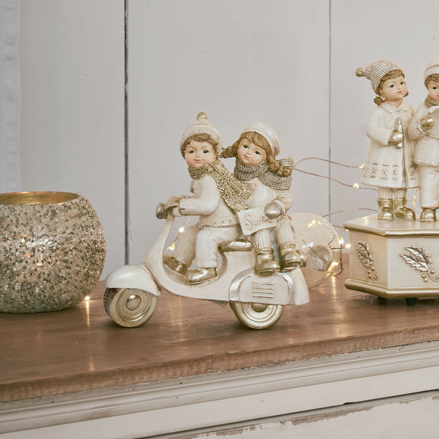 Decoratieve kindjes met scooter Maisonpetite Decoratieve kindjes met scooter Maisonpetite