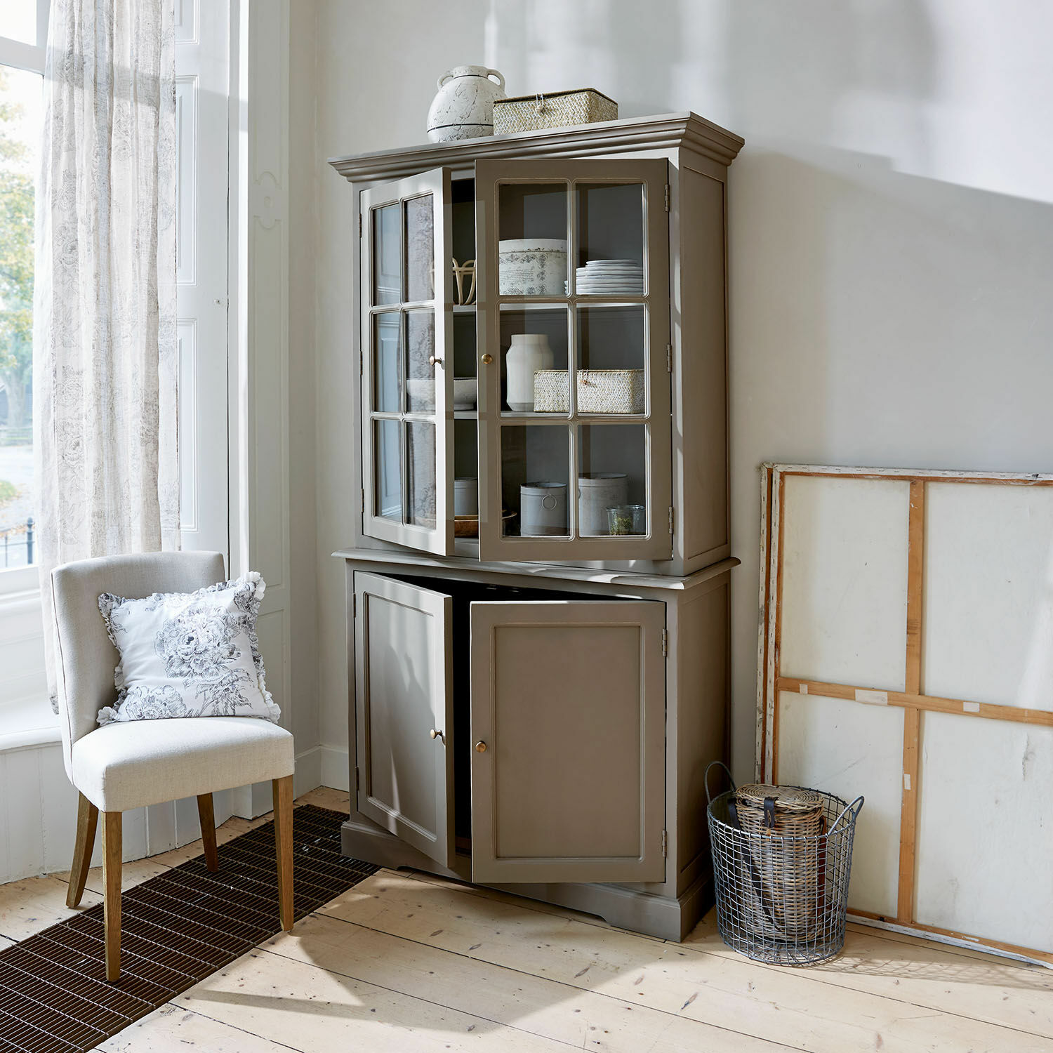 Kast Rosebrook