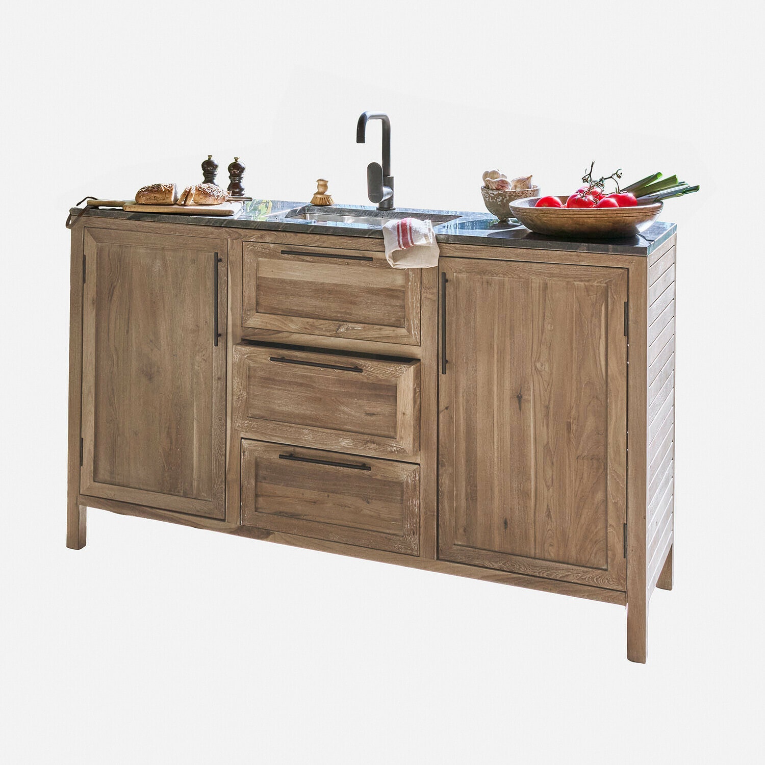 Meuble et évier d’extérieur Corviano Cuisine en bois avec plan de travail noir et évier, équipée de placards et tiroirs, style rustique