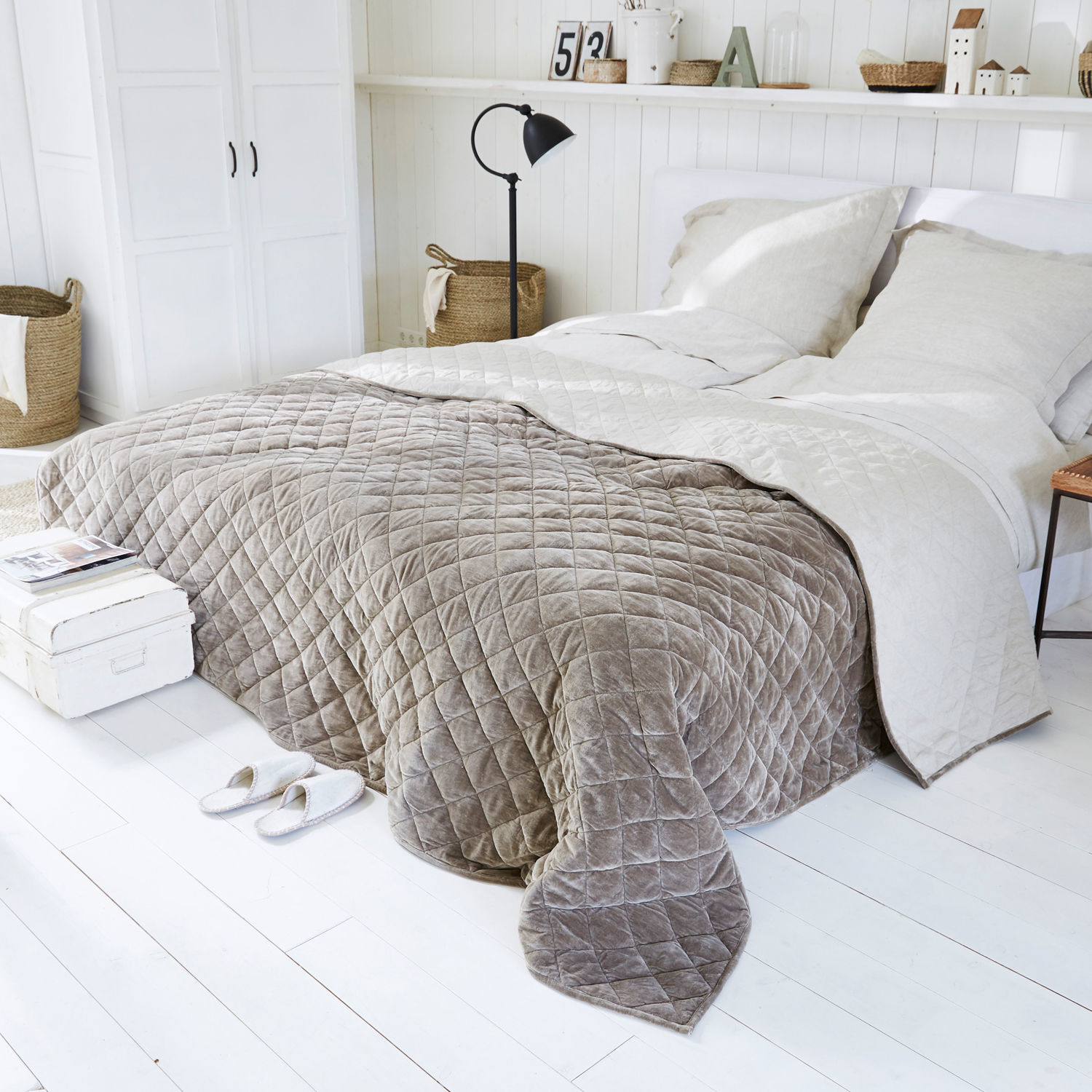 Courtepointe Verdier Couverture matelassée beige et grise en tissu doux, décoration chaleureuse pour chambre à coucher